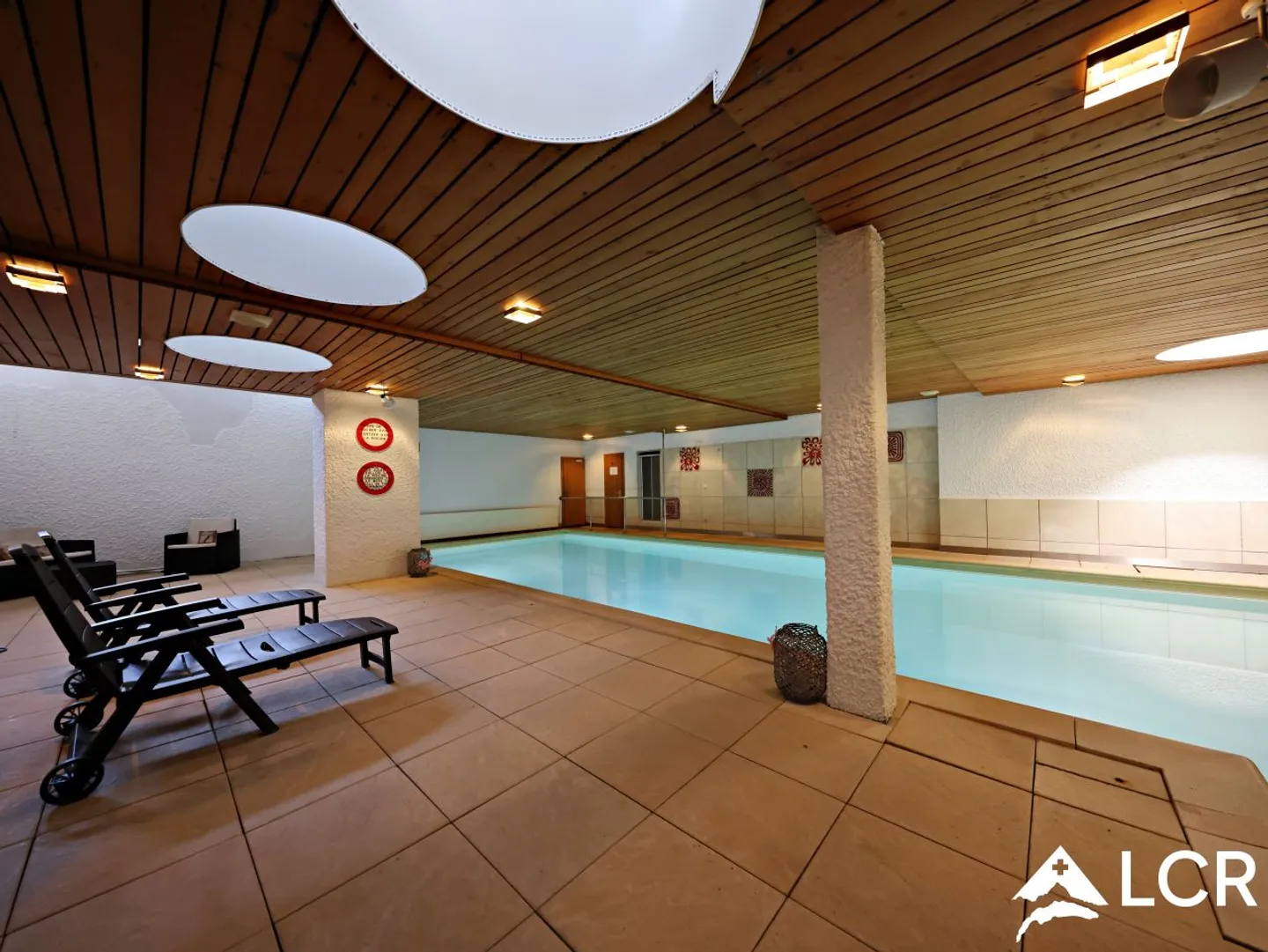 2,5 Stanze con una vista mozzafiato - Piscina interna - Foto 9 di 10