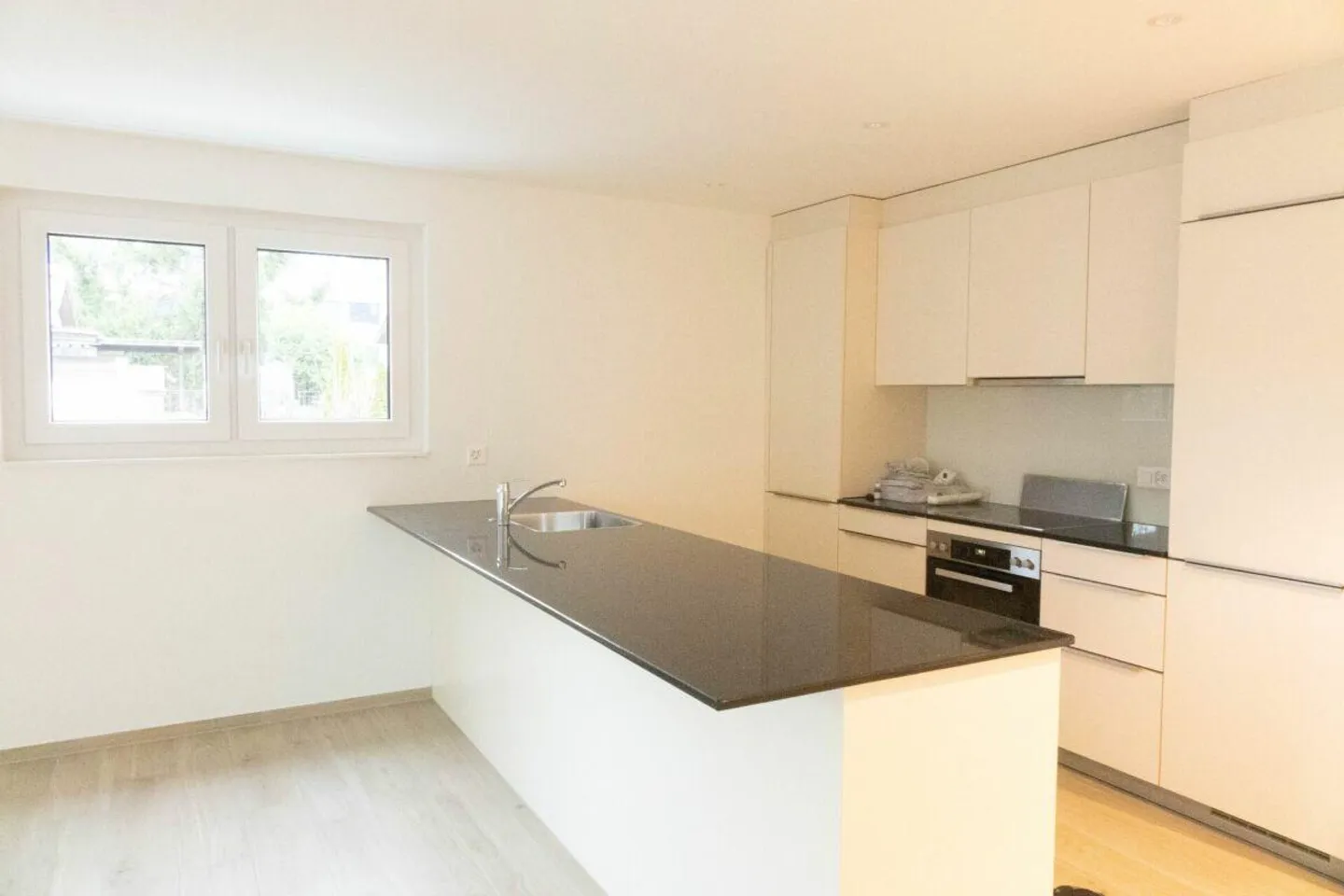 New, modern 3.5-room apartment with large balcony - Photo 2 of 8