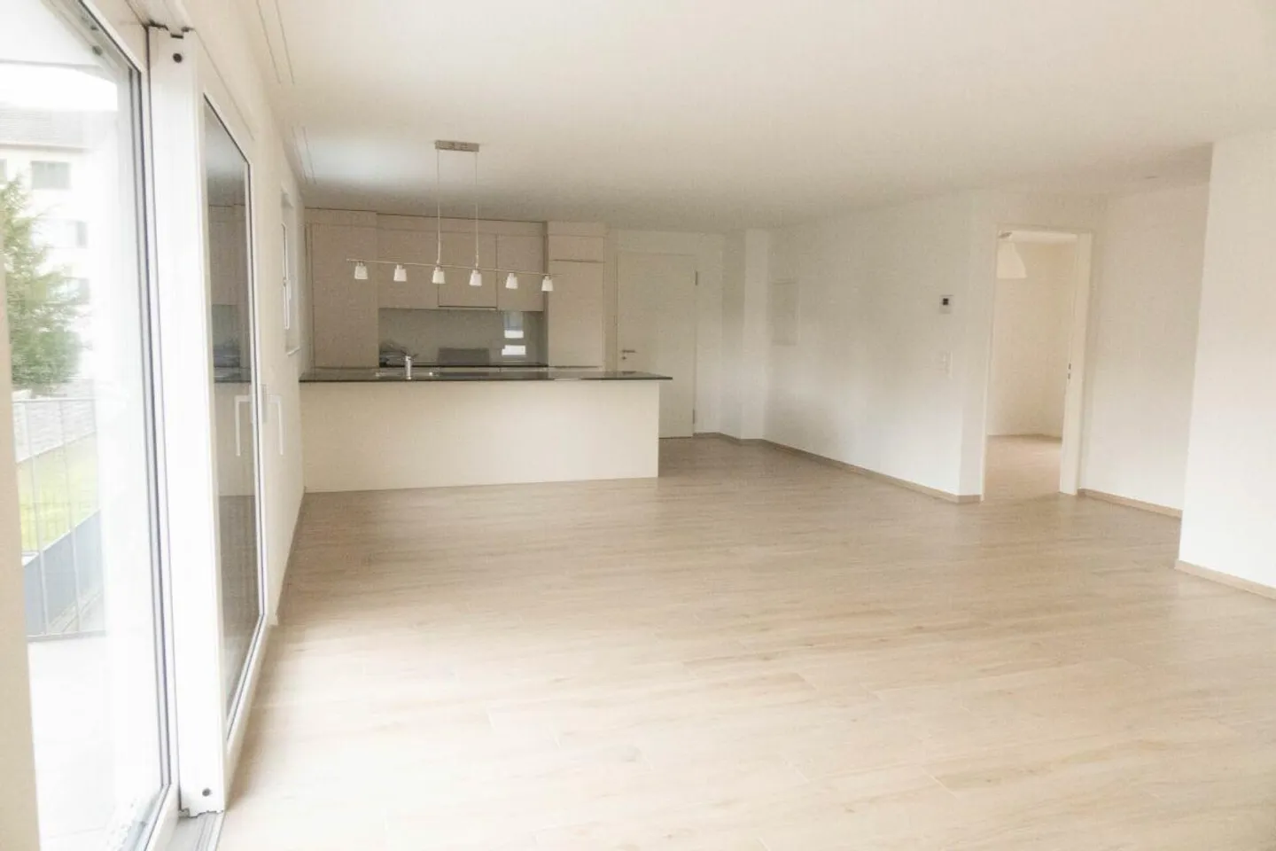 New, modern 3.5-room apartment with large balcony - Photo 3 of 8