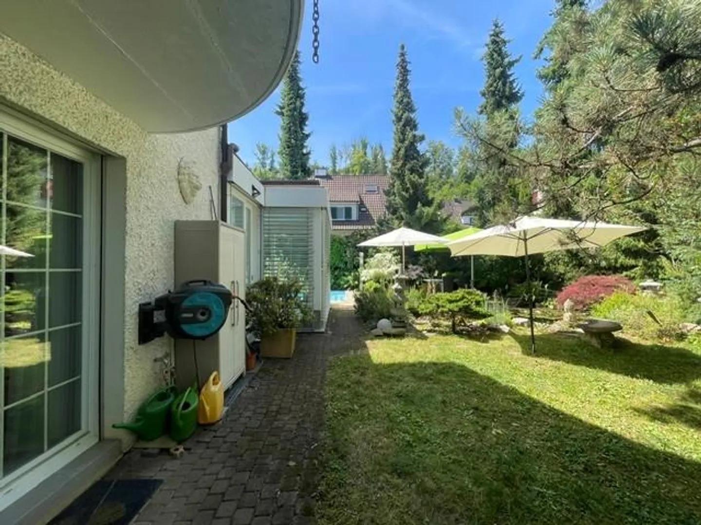 Belle maison individuelle avec piscine à Pfeffingen - Photo 2 sur 11