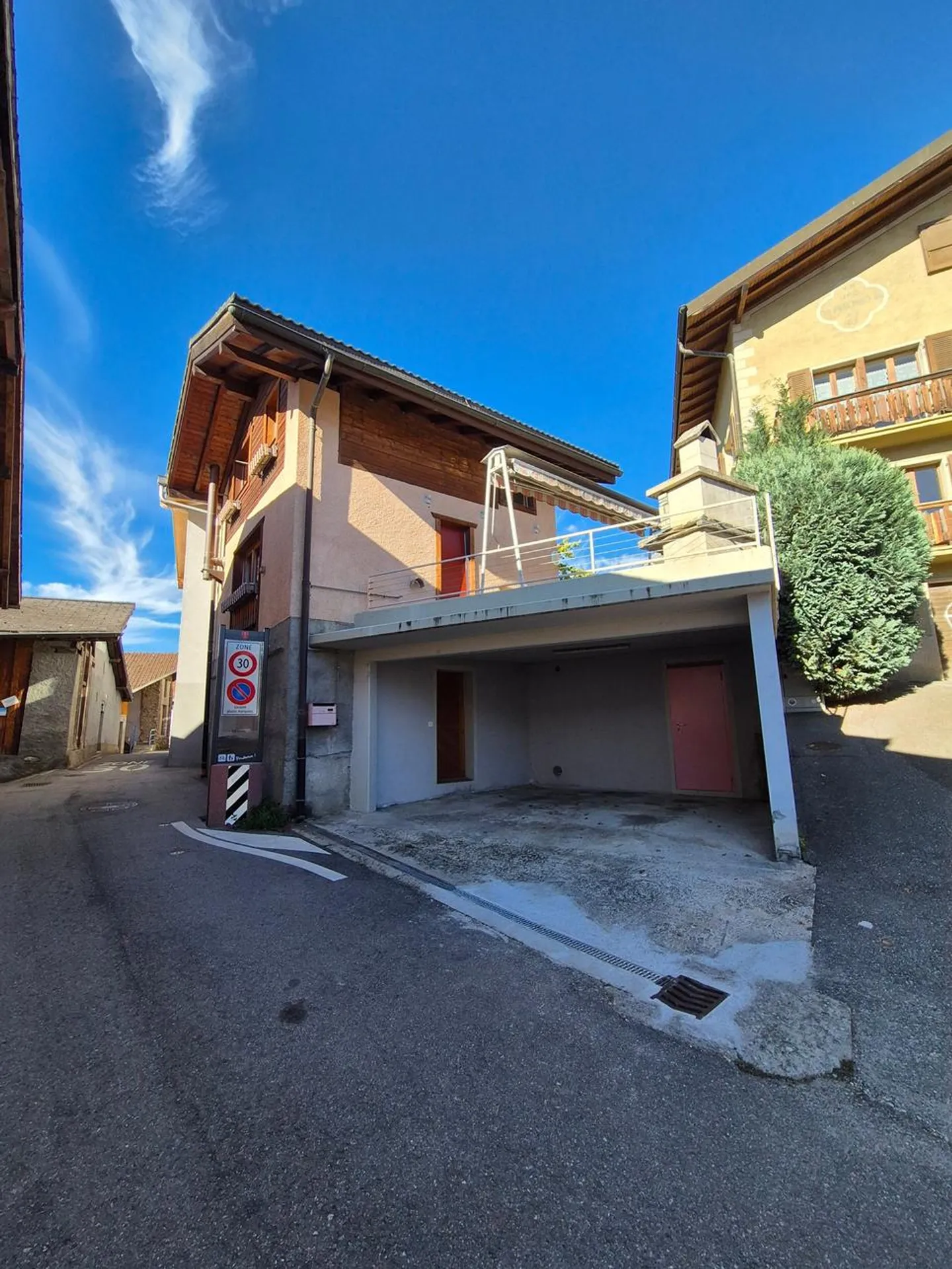 Charmantes Dorfhaus in Savièse - Foto 3 von 13