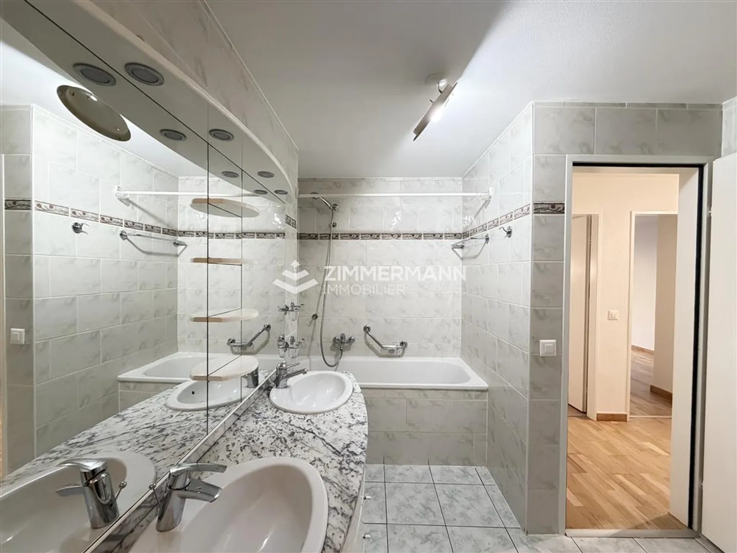 Appartement 4 pièces rénové - Photo 2 sur 7