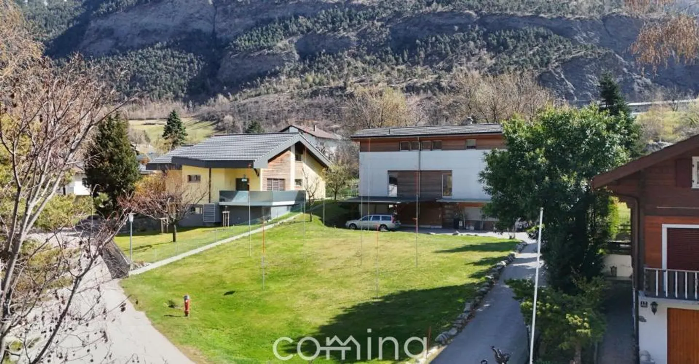 Immediately buildable in Gamsen - exclusive W2 building plot in a central location - Photo 1 of 8