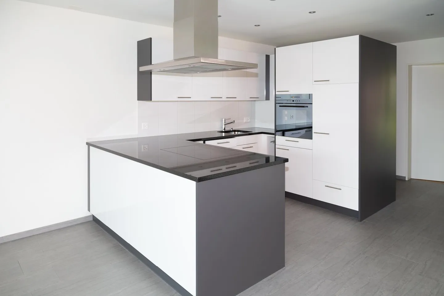 Great 3 1/2-room apartment in a central location! - Photo 2 of 15