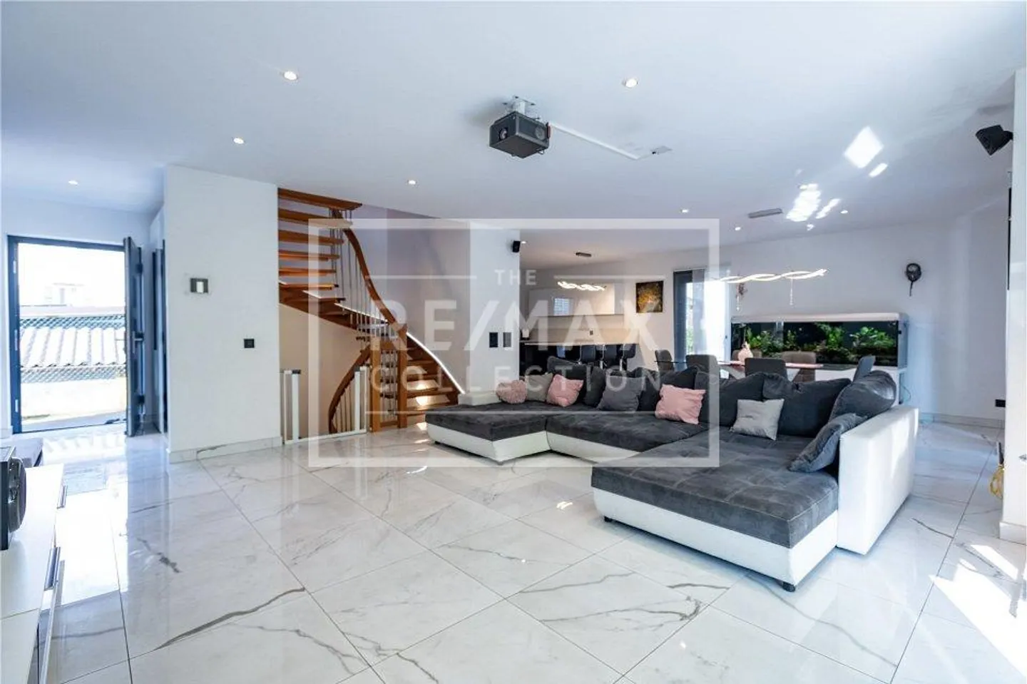 6,5-Zimmer-Villa mit Pool - Foto 11 von 13