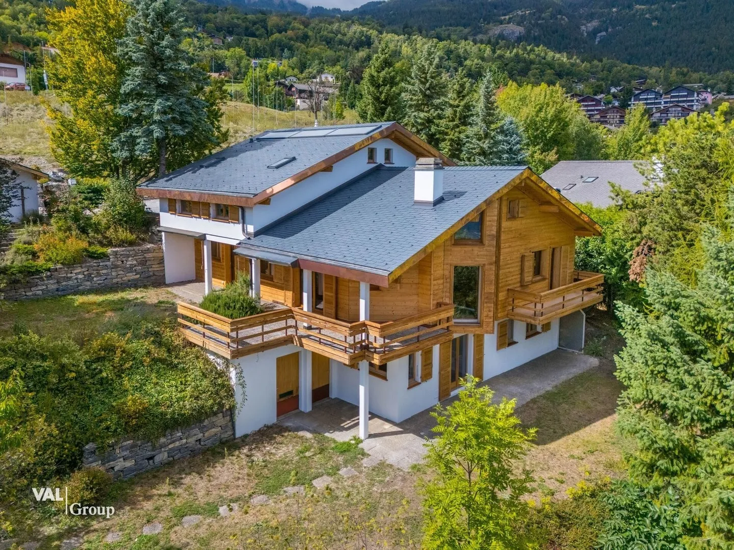 L'alliance parfaite entre tradition alpine et raffinement moderne - Photo 1 of 13