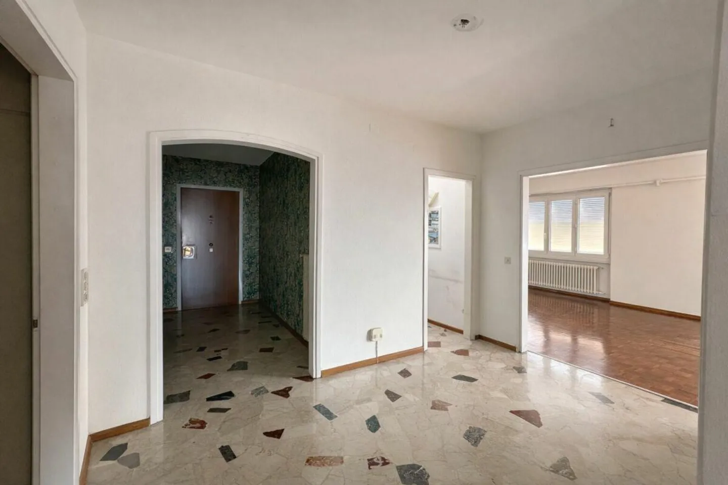 Grand et lumineux appartement de 5,5 pièces, dernier étage, vue sur... - Photo 9 sur 20