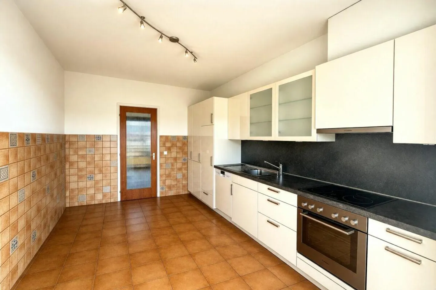 Grand et lumineux appartement de 5,5 pièces, dernier étage, vue sur... - Photo 12 sur 20