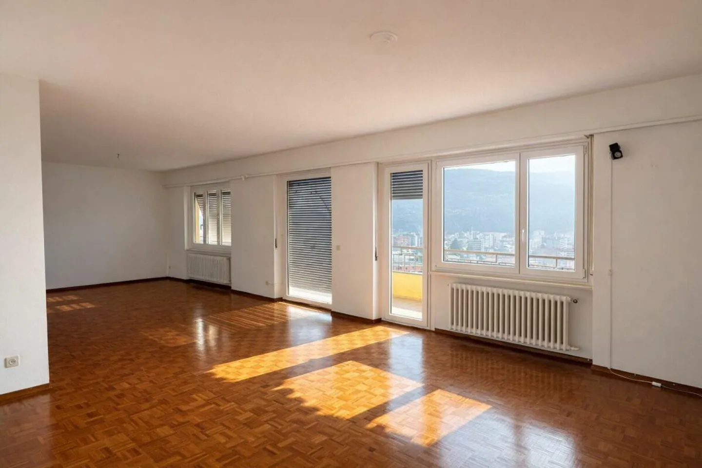 Grand et lumineux appartement de 5,5 pièces, dernier étage, vue sur... - Photo 1 sur 20