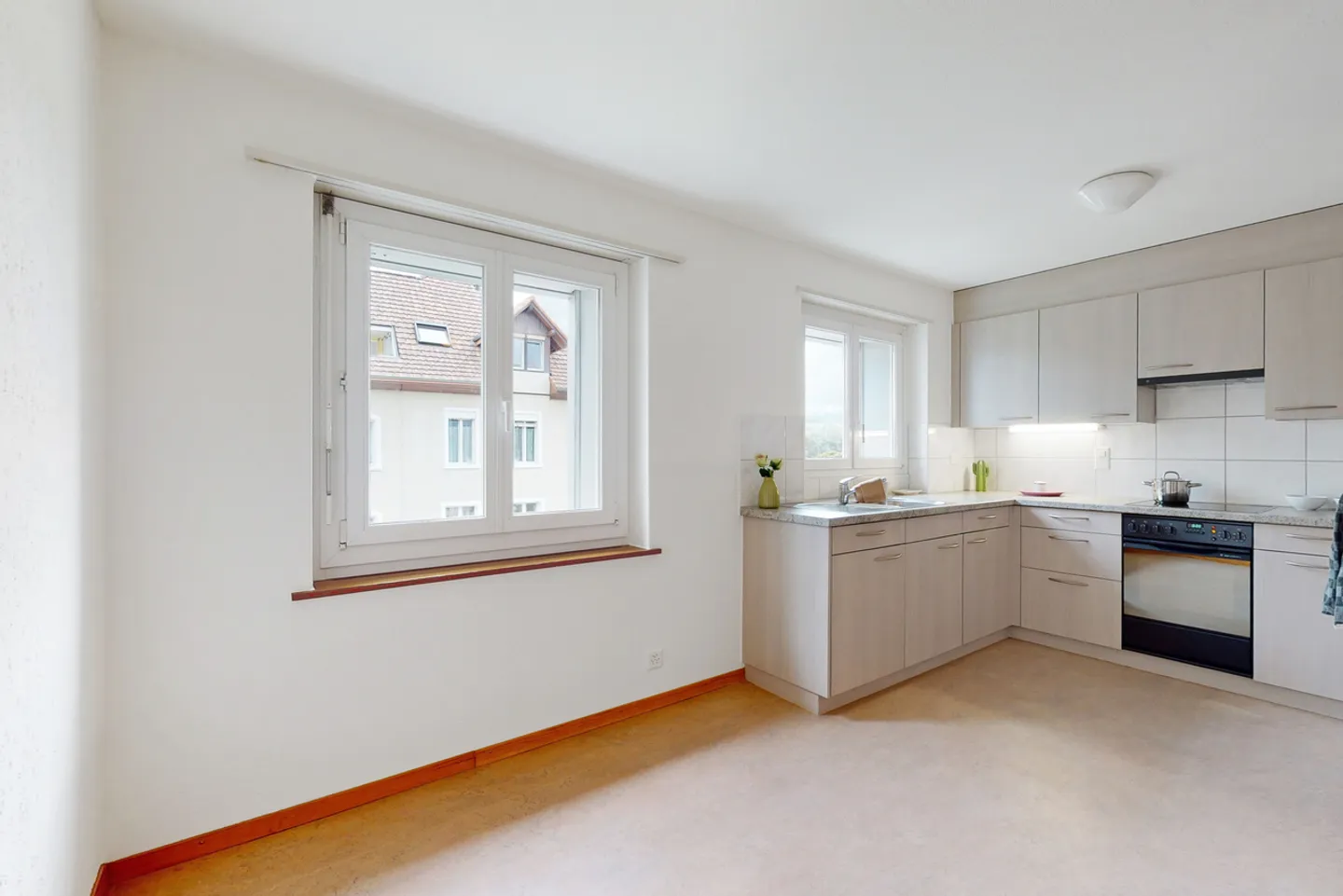 Cozy Apartment with Large Balcony - Photo 4 of 10