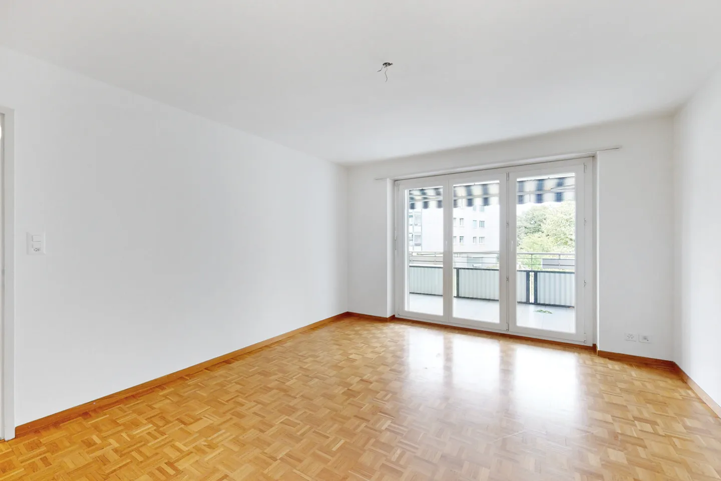 Cozy Apartment with Large Balcony - Photo 5 of 10