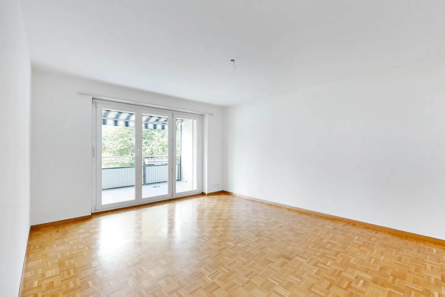 Cozy Apartment with Large Balcony - Photo 6 of 10