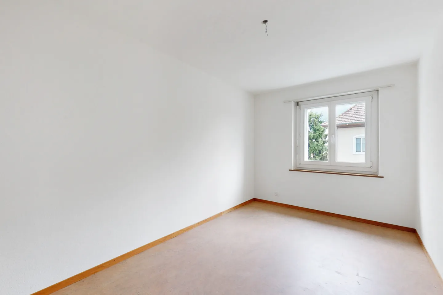 Cozy Apartment with Large Balcony - Photo 7 of 10