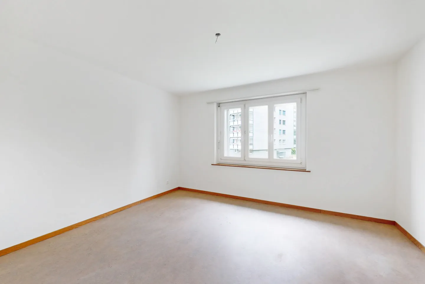 Cozy Apartment with Large Balcony - Photo 8 of 10