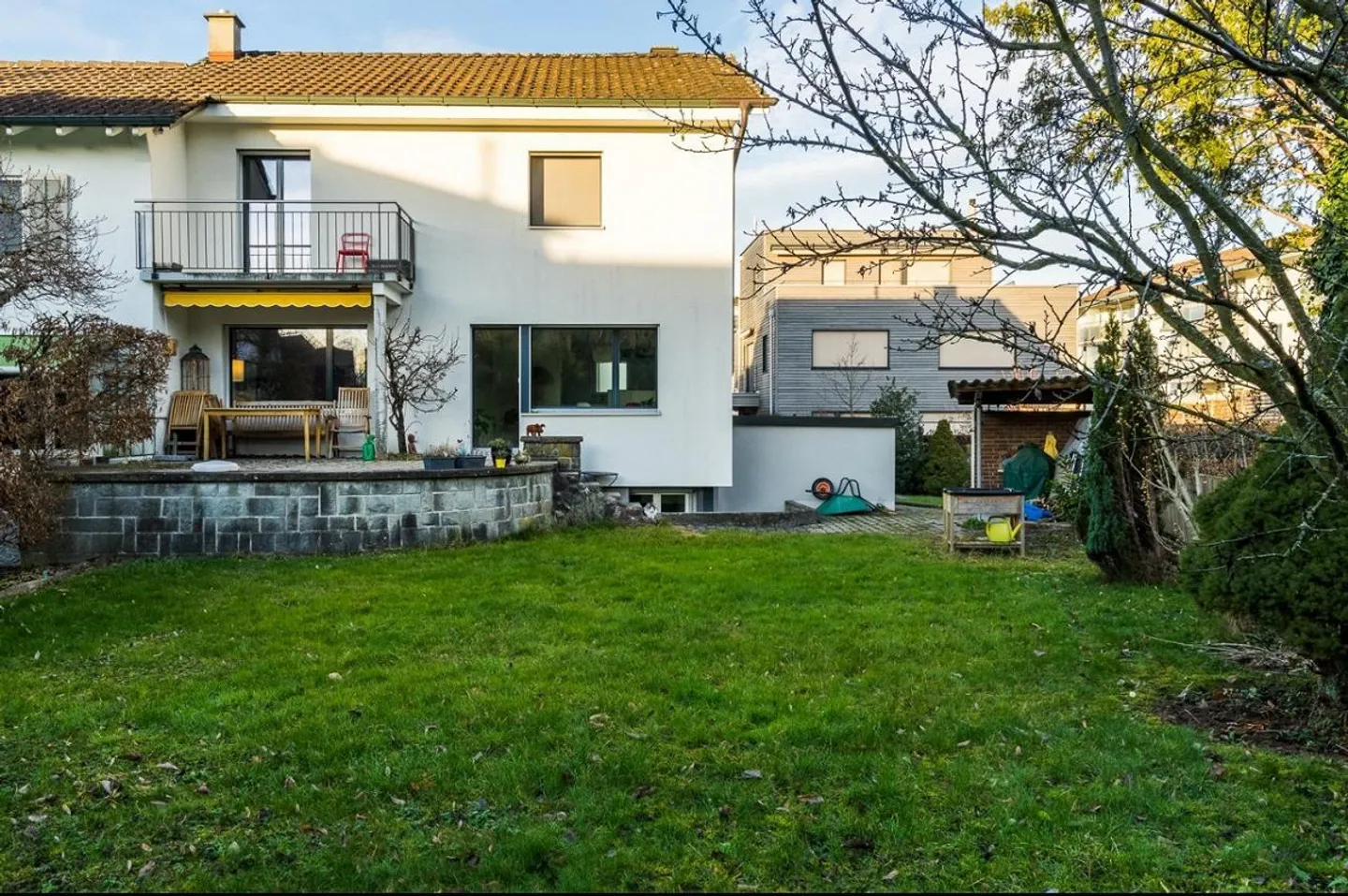 Maison individuelle dans un emplacement calme mais central dans la ville de Zug - Photo 1 sur 14