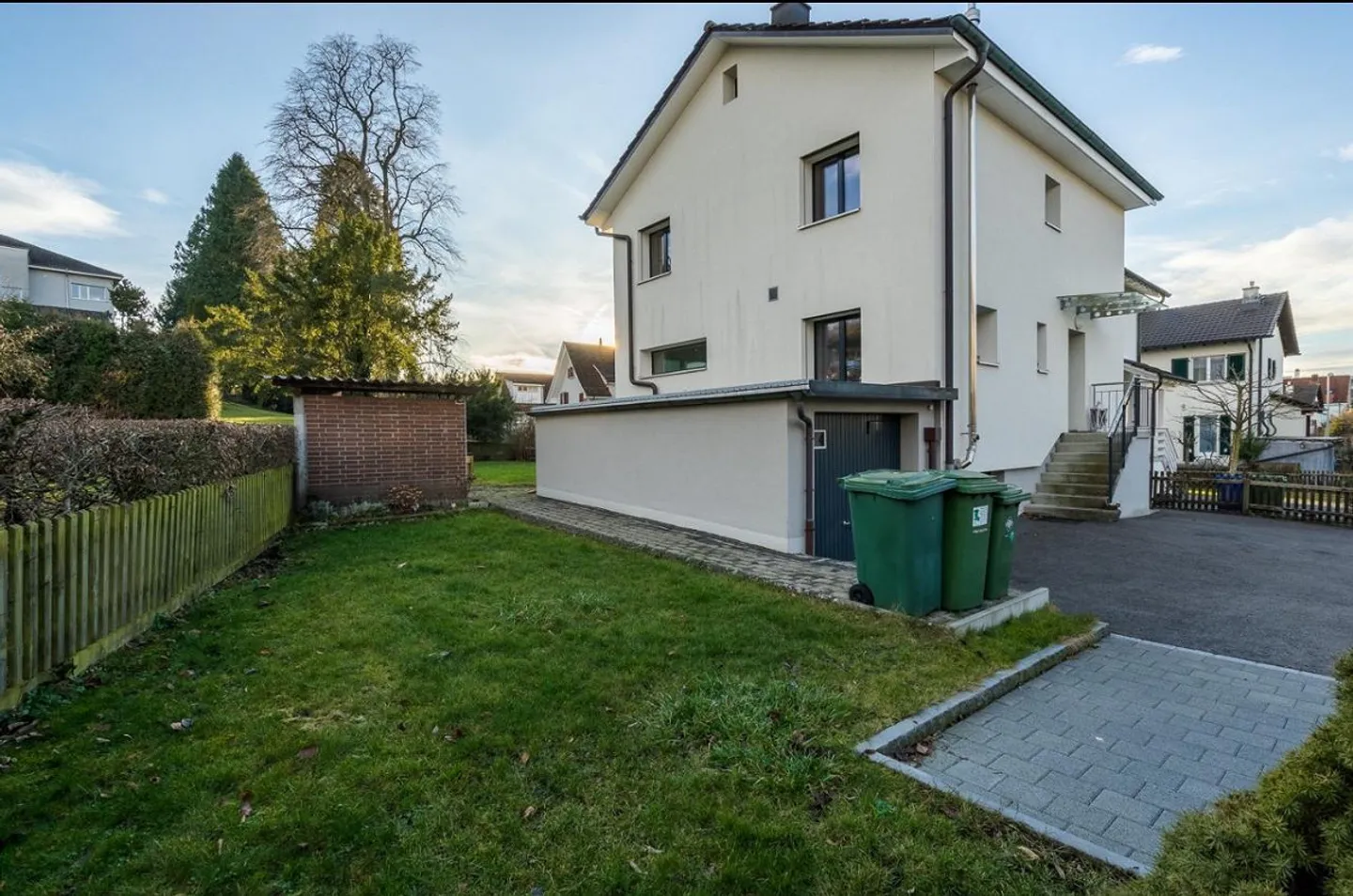 Maison individuelle dans un emplacement calme mais central dans la ville de Zug - Photo 2 sur 14