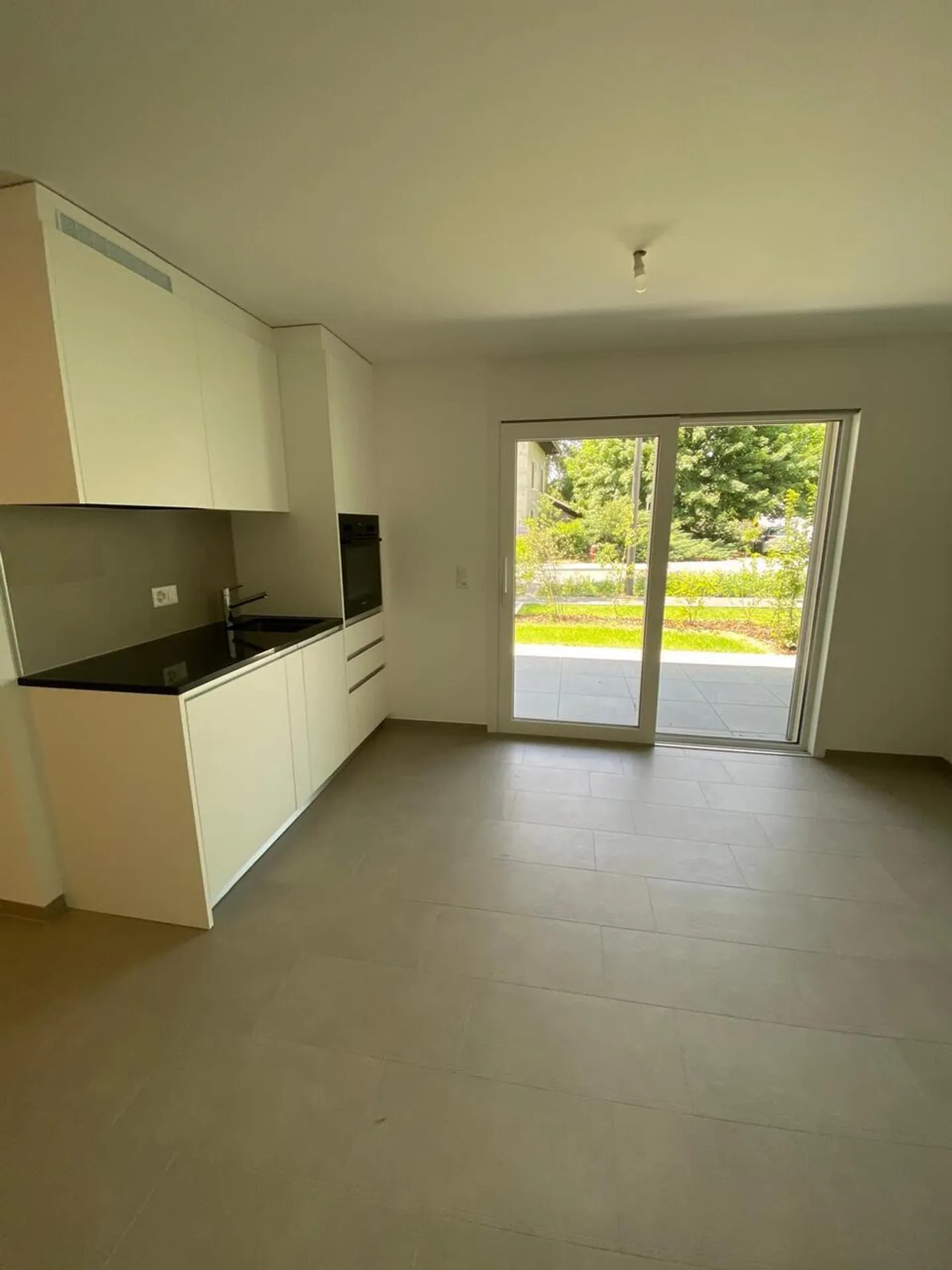 Nuovo studio al piano terra con terrazza di 13,5 m2 vicino a EPFL / UNIL - Foto 3 di 13