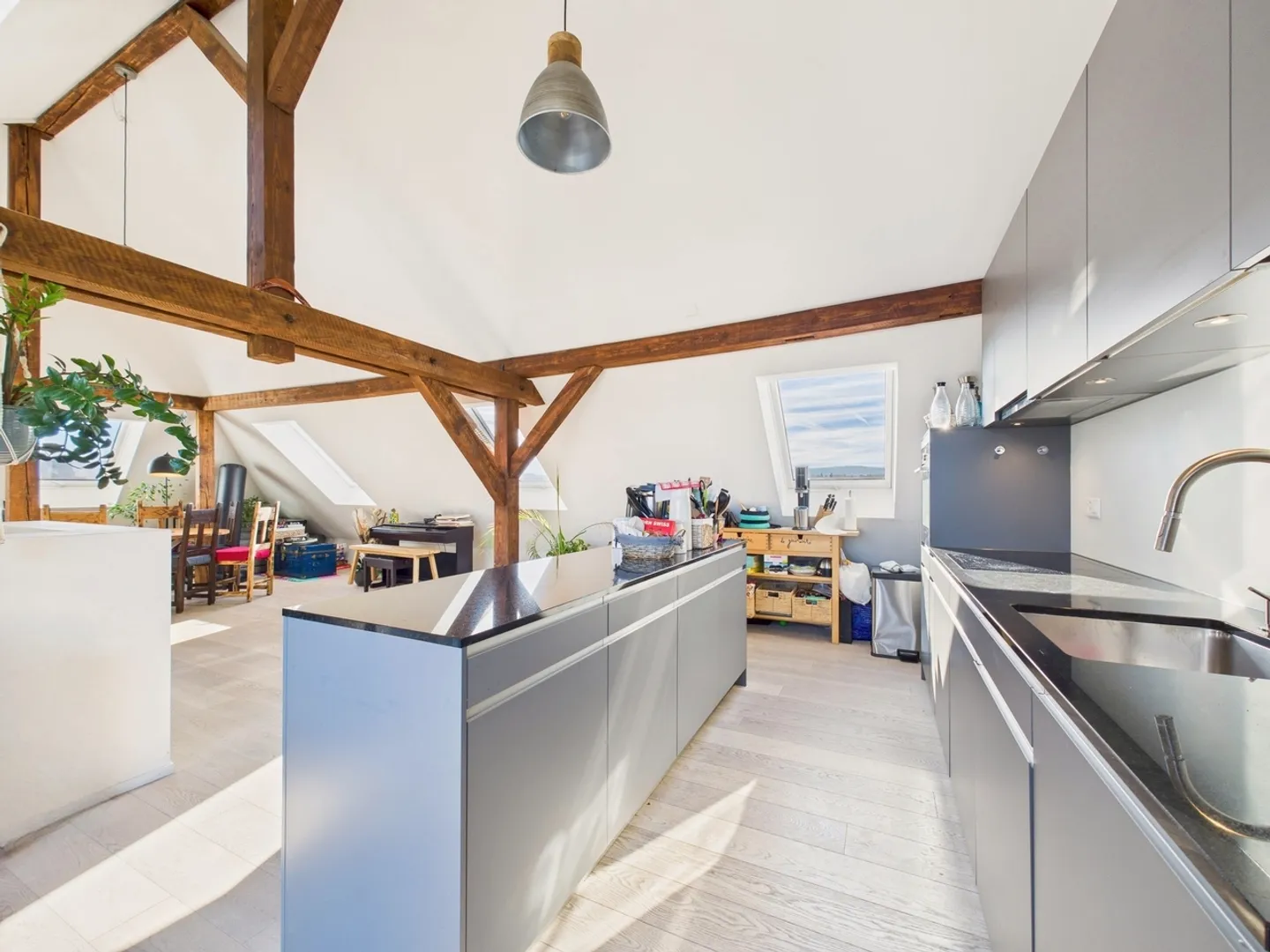 Charming 4.5-room maisonette apartment in Basel - Photo 2 of 11