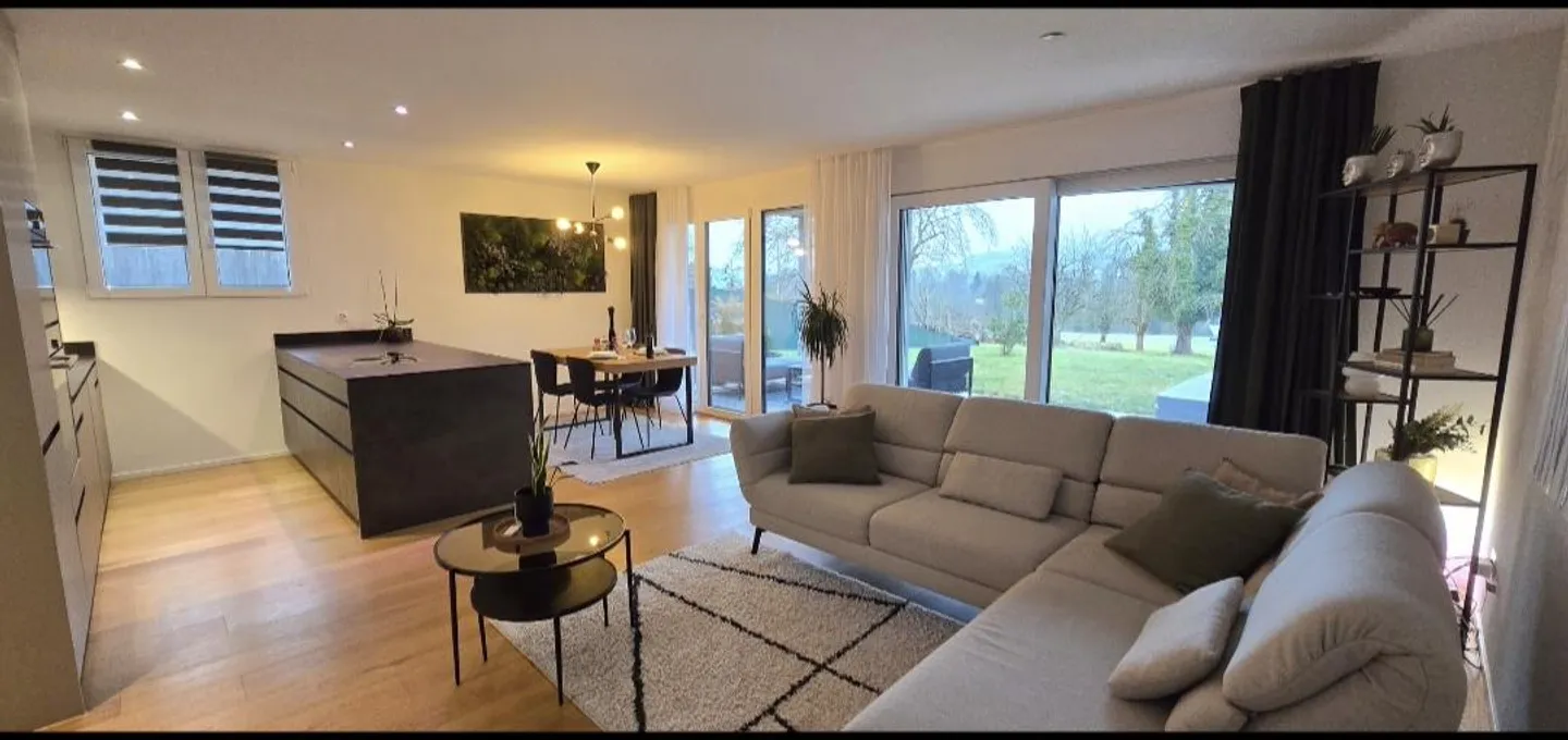 Appartamento al piano terra di 3,5 stanze con terrazza di 20 m², giardino e vista lago - vasca idromassaggio - Foto 2 di 17