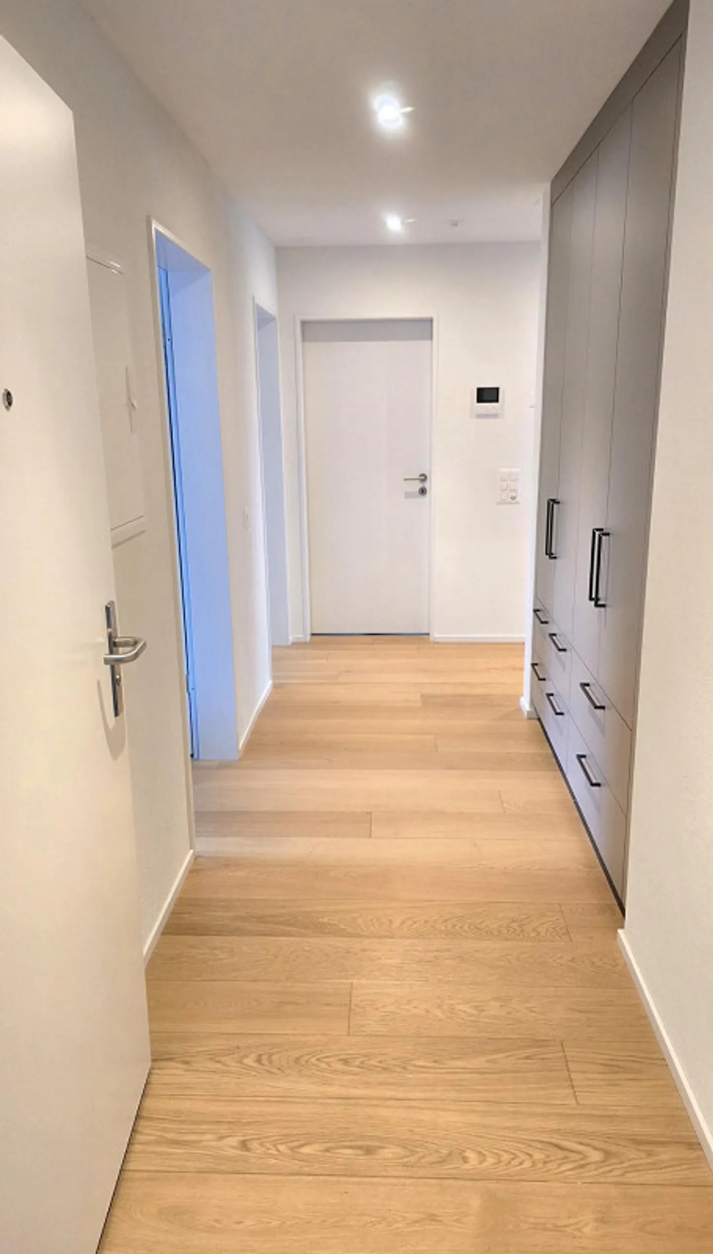 Appartamento al piano terra di 3,5 stanze con terrazza di 20 m², giardino e vista lago - vasca idromassaggio - Foto 6 di 17