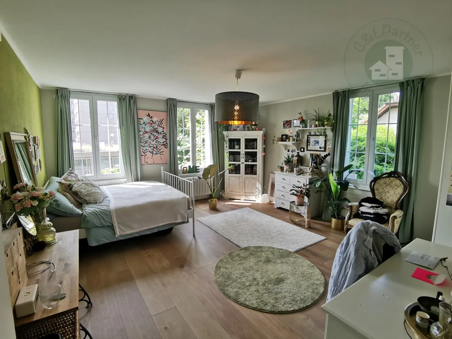 Manoir fantastique avec appartements et espace commercial - Photo 9 sur 13