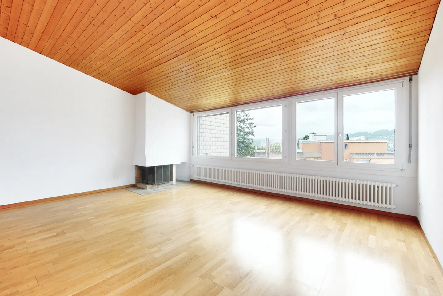 Charmant Appartement Attique avec Vue - Photo 2 sur 5
