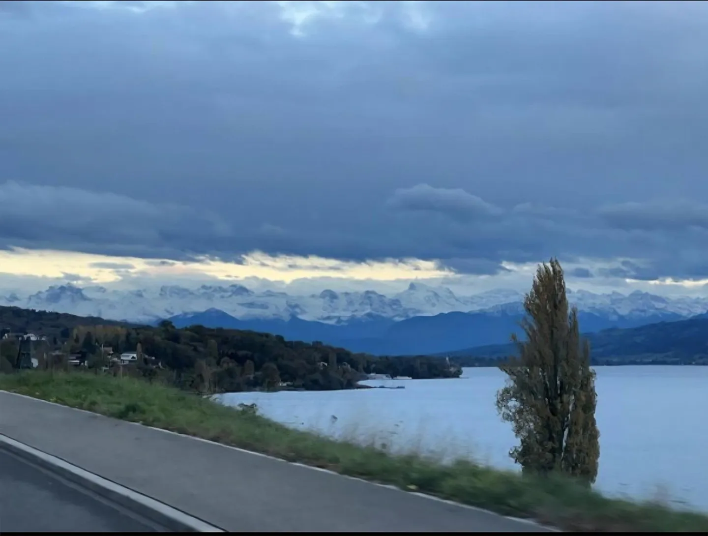 Appartamento al piano terra di 3,5 stanze con terrazza di 20 m², giardino e vista lago - vasca idromassaggio - Foto 13 di 17