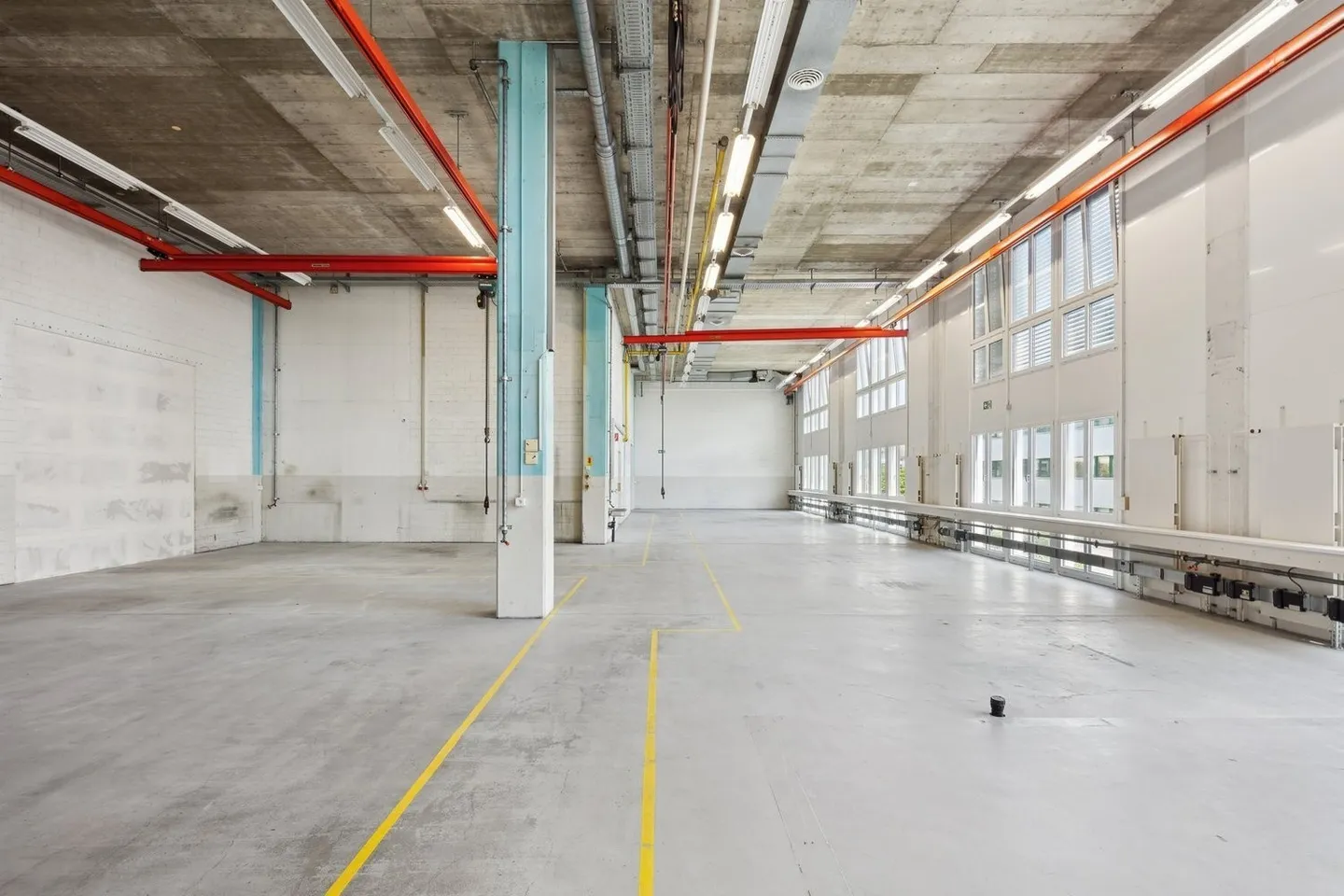 Gewerbefläche im EG mit Krananlagen - 5.8 Meter Raumhöhe! - Foto 4 von 8