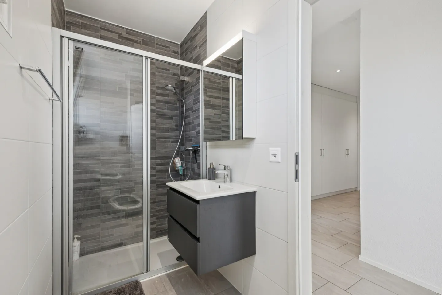 Magnificent Attic Penthouse with 4.5 Rooms and Private Elevator - Photo 4 of 6