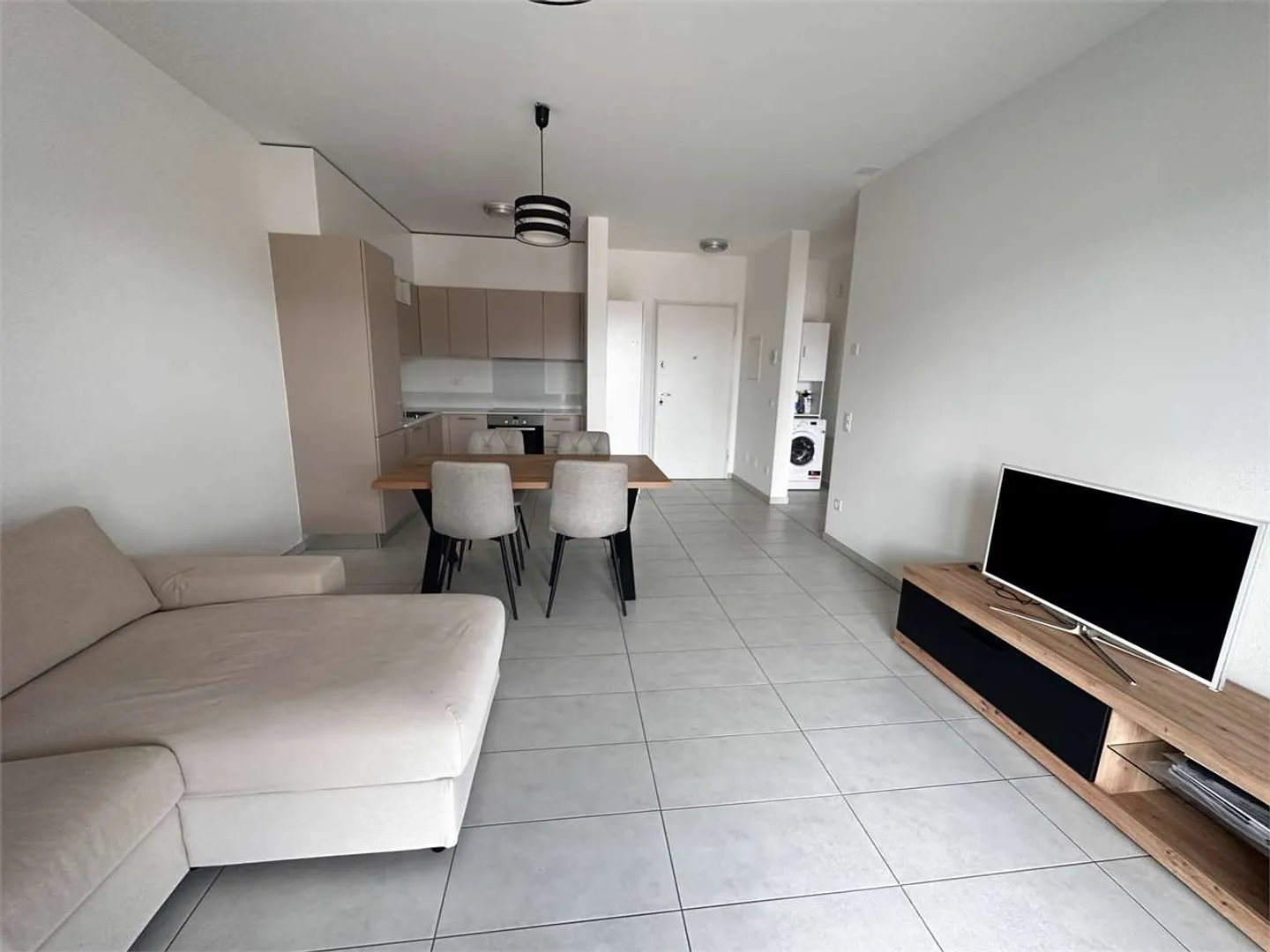 Apartment for rent - Photo 3 of 12