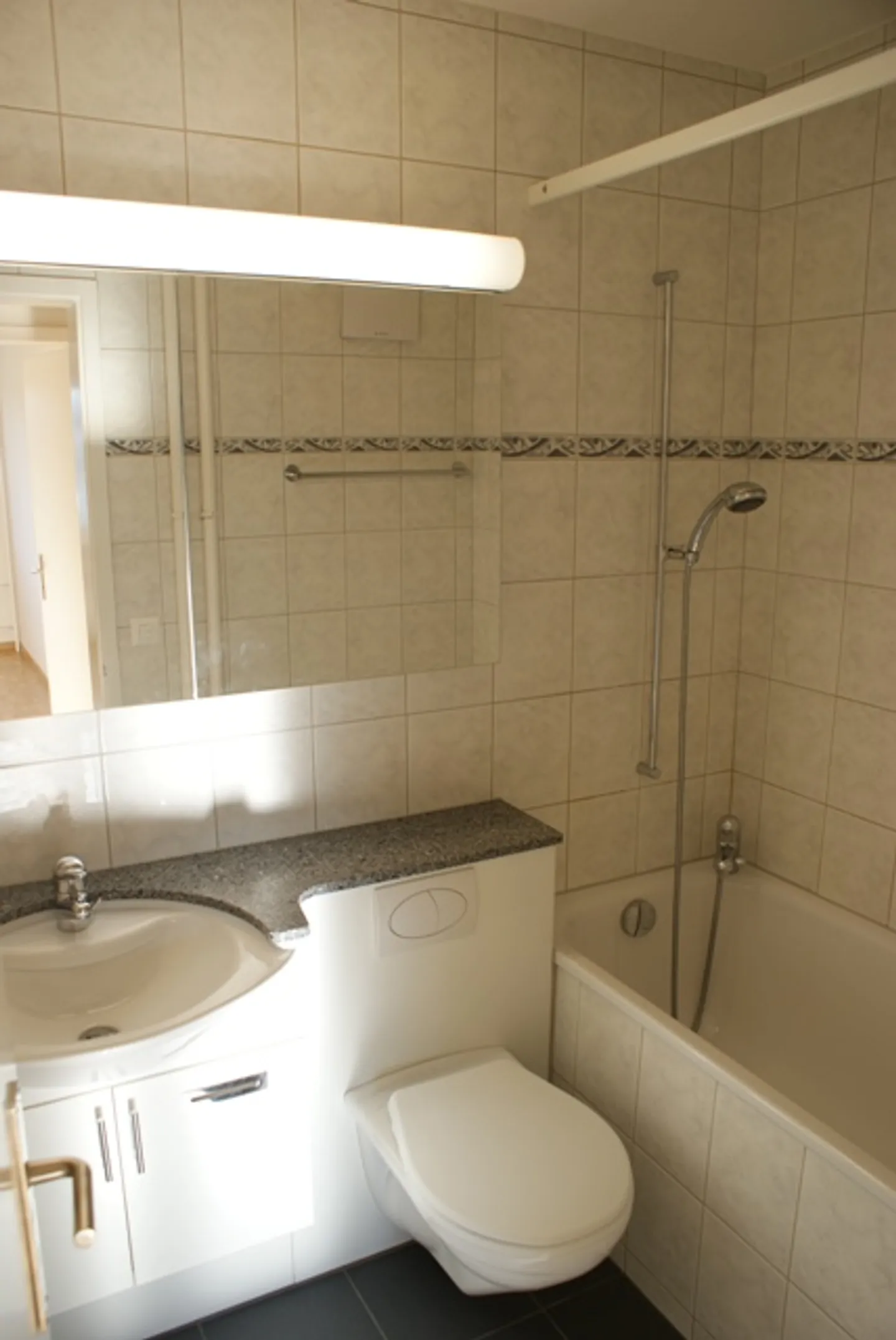 Apartment for rent - Photo 3 of 5