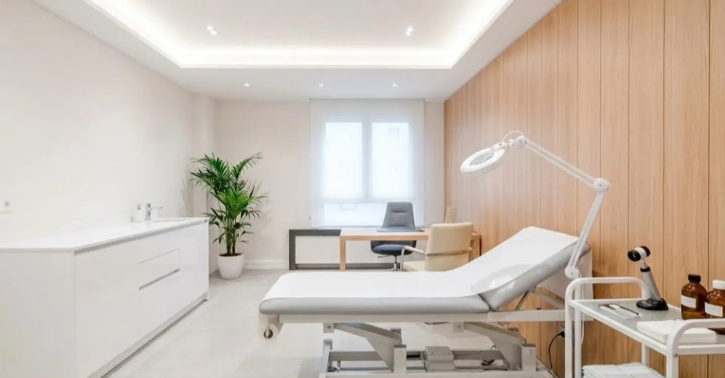 GENEVA: DERMATOLOGY OFFICE FOR RENT IN A MEDICAL-ESTHETIC CENTER - Photo 1 of 1