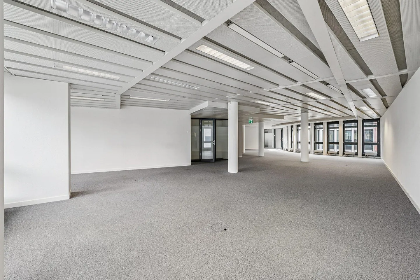 Plug & Work – Spazio ufficio pronto all'uso nel centro di Basilea - Foto 3 di 10