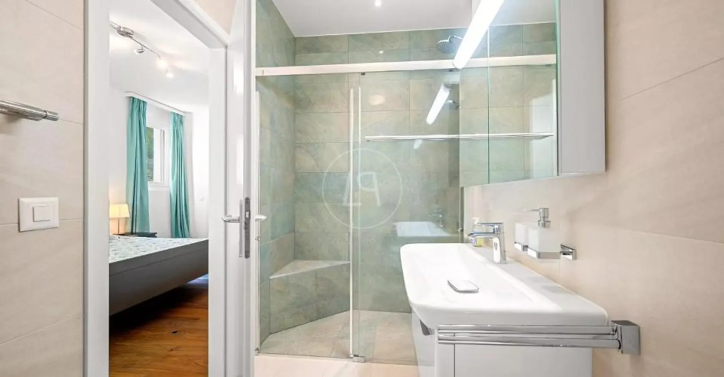 Magnificent modern apartment with panoramic view above Lutry - Photo 12 of 13