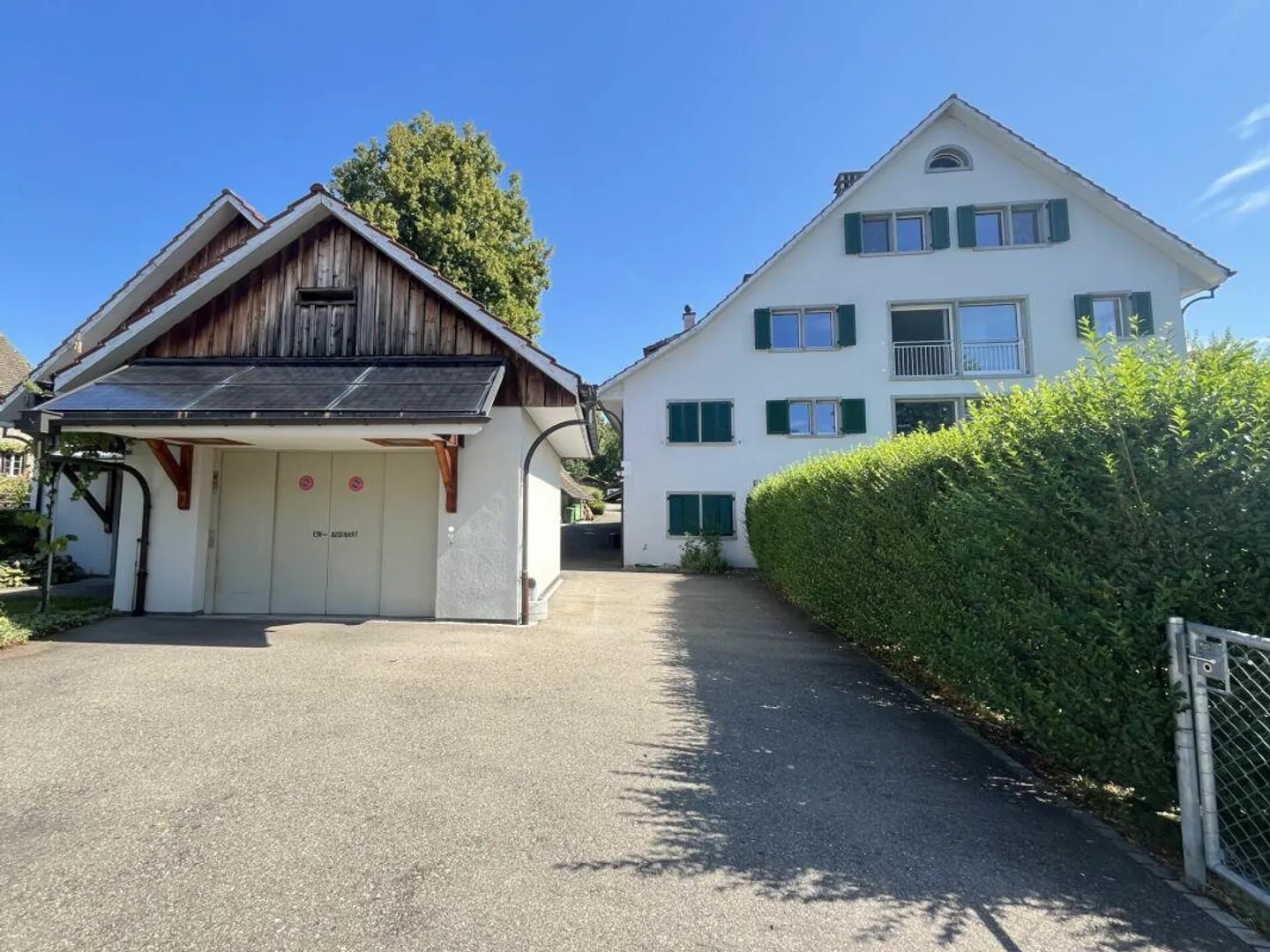 5.5-Room Penthouse Apartment: Spacious Living Oasis with Style - Photo 4 of 11