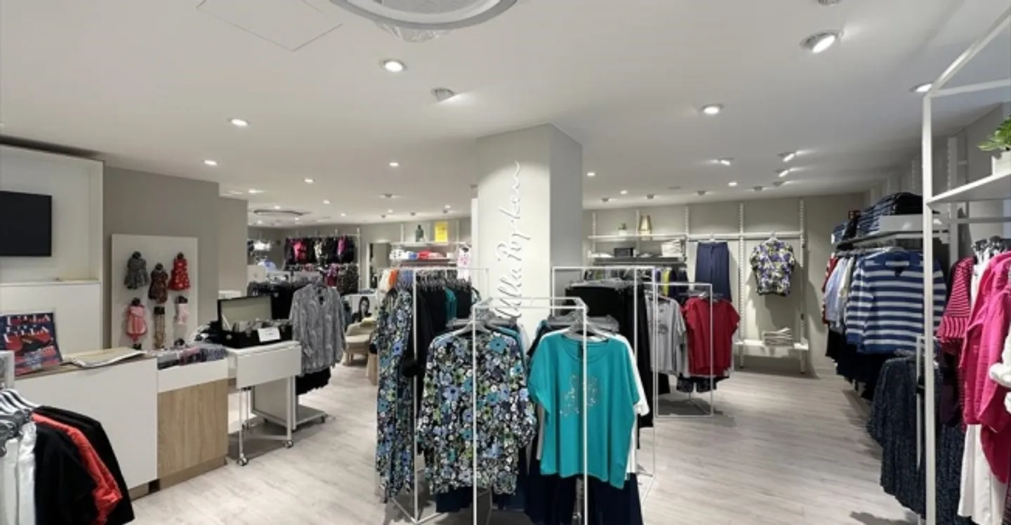 Mixed-use building for rent - Photo 3 of 12