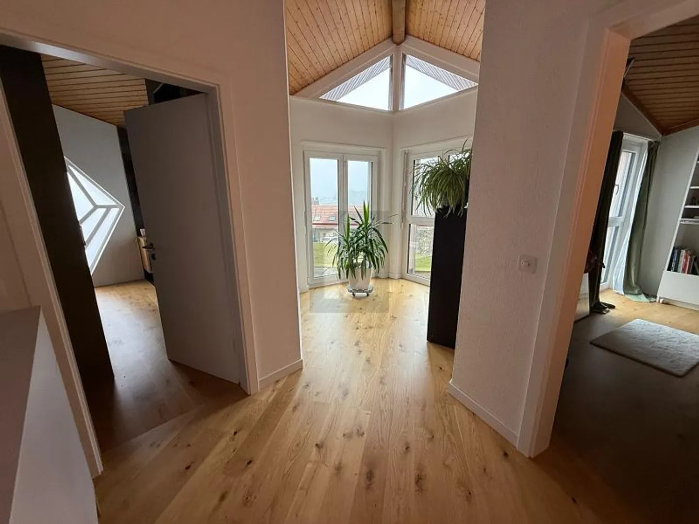 BEAUTIFUL FAMILY VILLA WITH GARDEN AND TERRACES - Photo 4 of 6