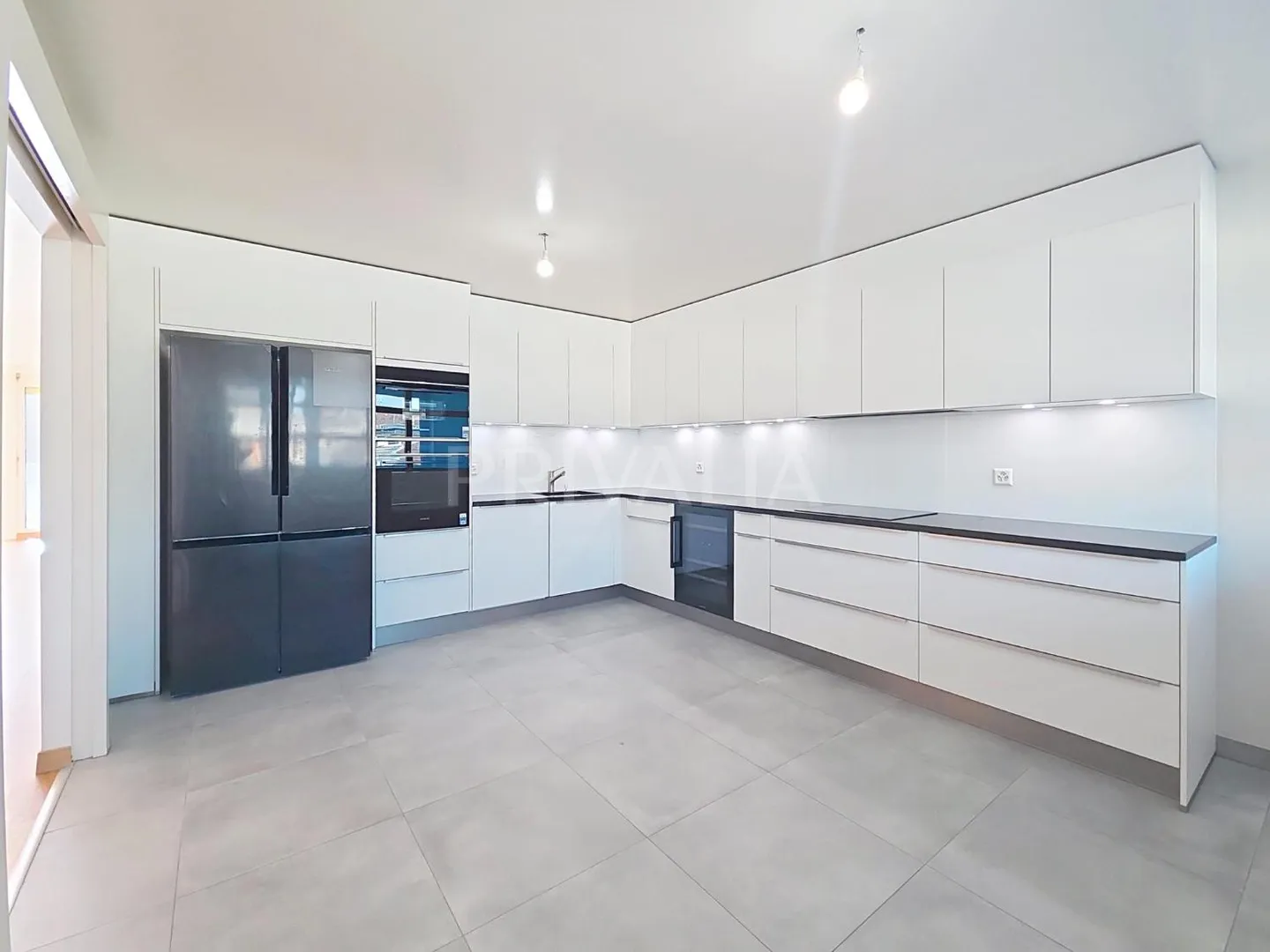 Stunning Duplex with Rooftop Terrace - Photo 3 of 10