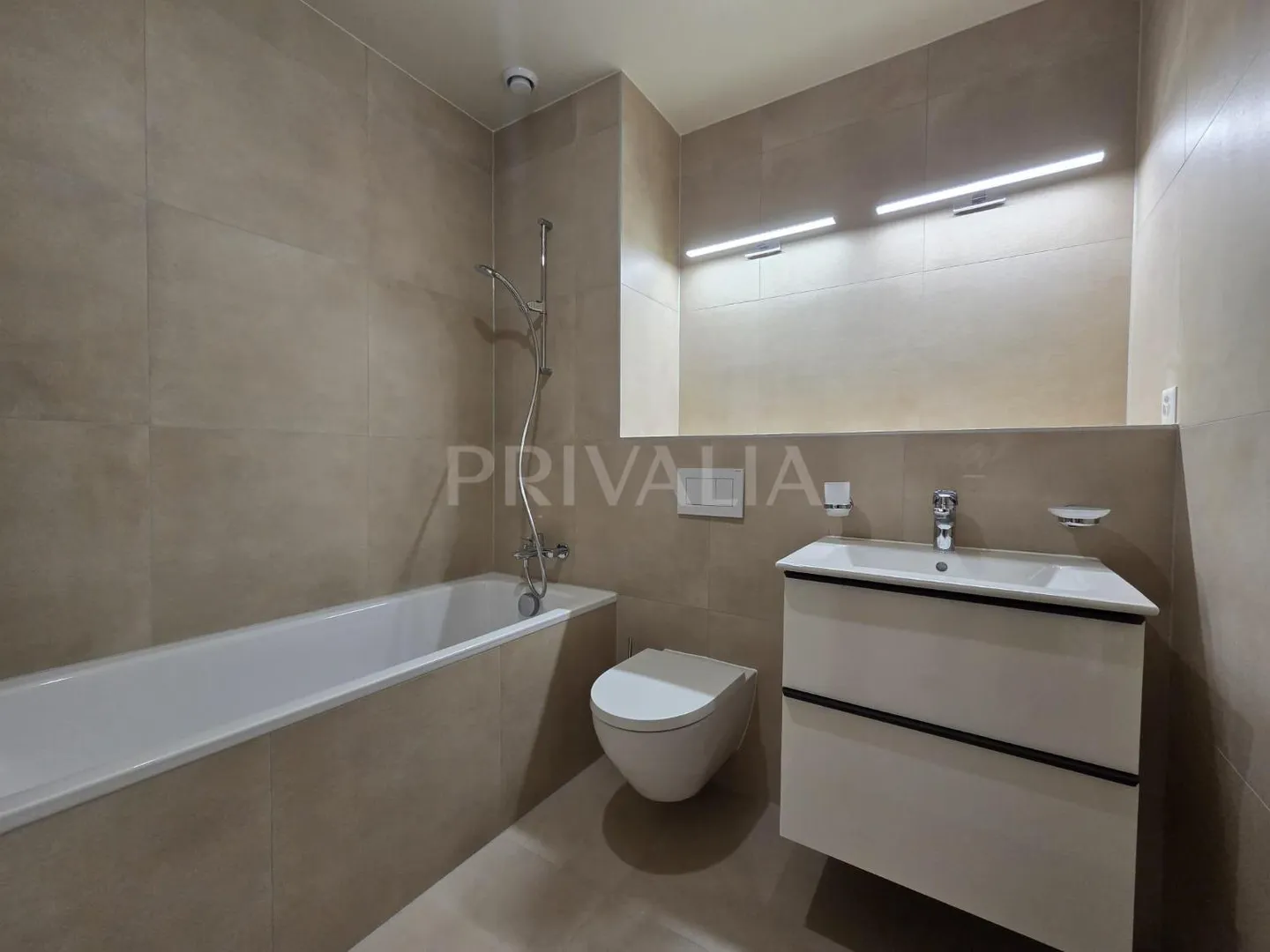 Stunning Duplex with Rooftop Terrace - Photo 7 of 10