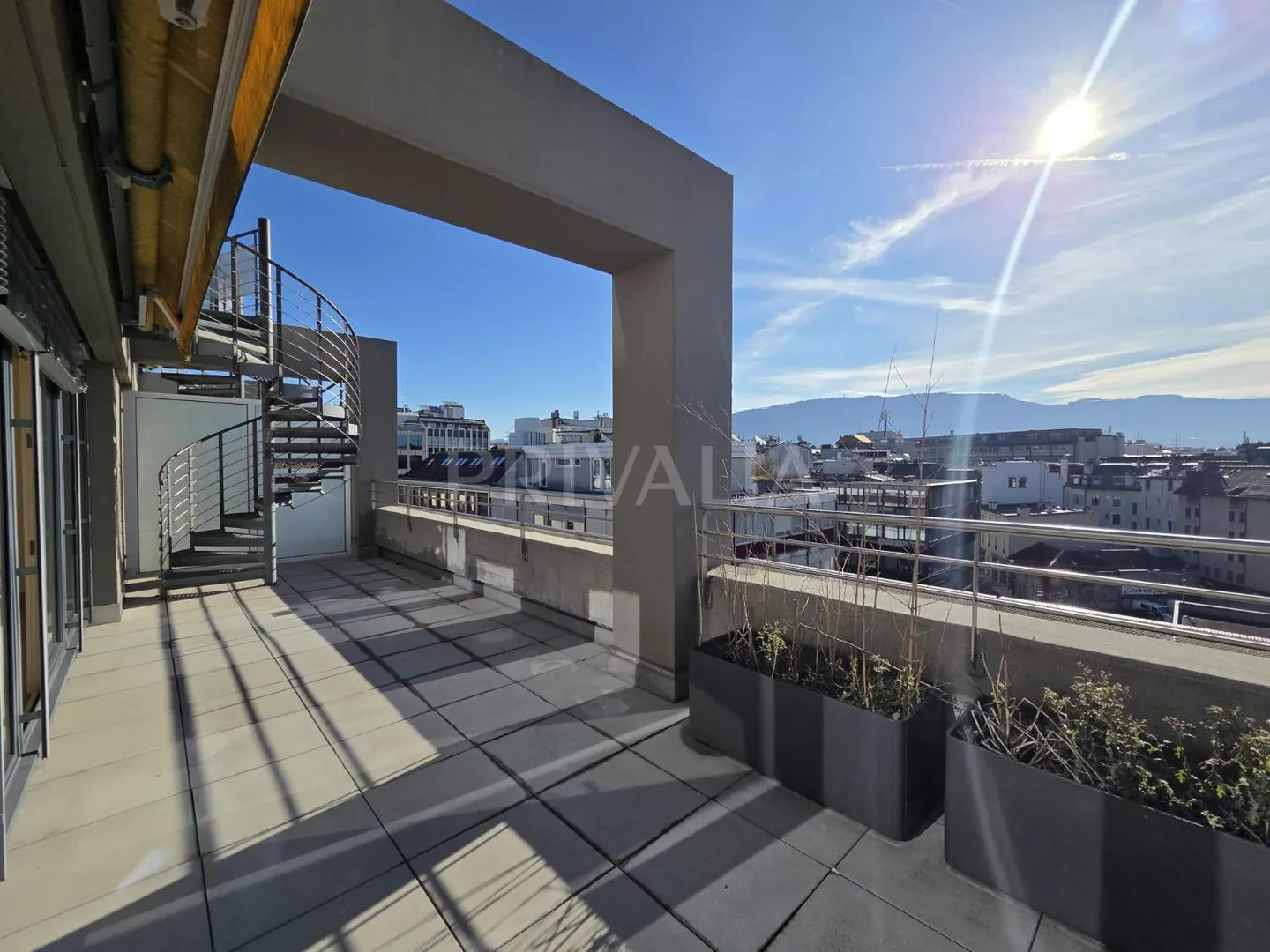 Stunning Duplex with Rooftop Terrace - Photo 8 of 10