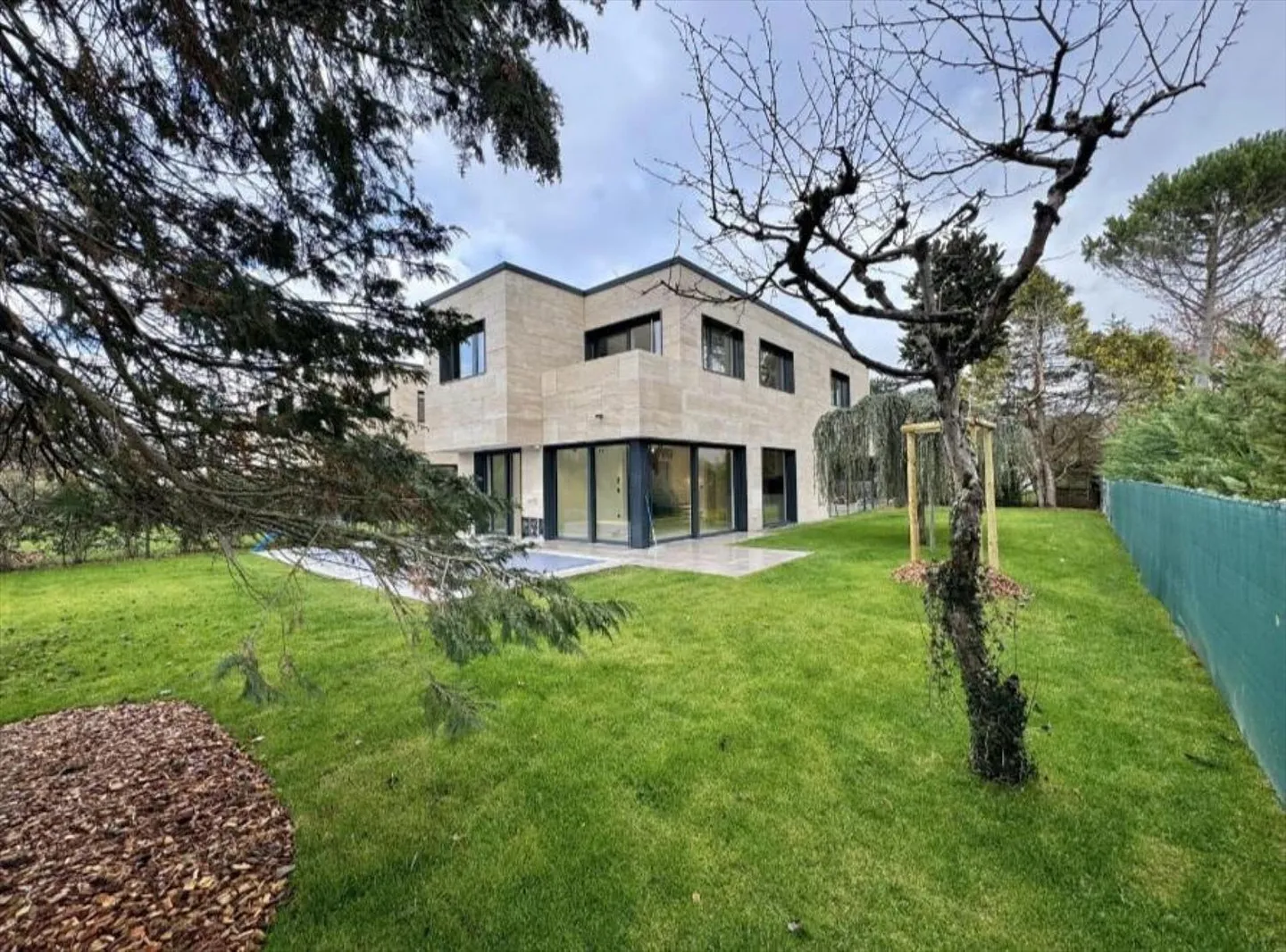 Villa 7 camere - Foto 1 di 3