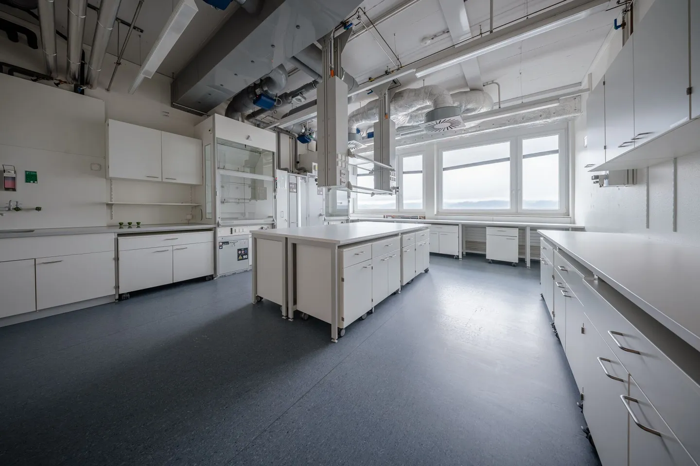Scopri il futuro della ricerca: spazi di laboratorio all'avanguardia per innovazioni rivoluzionarie. - Foto 5 di 10
