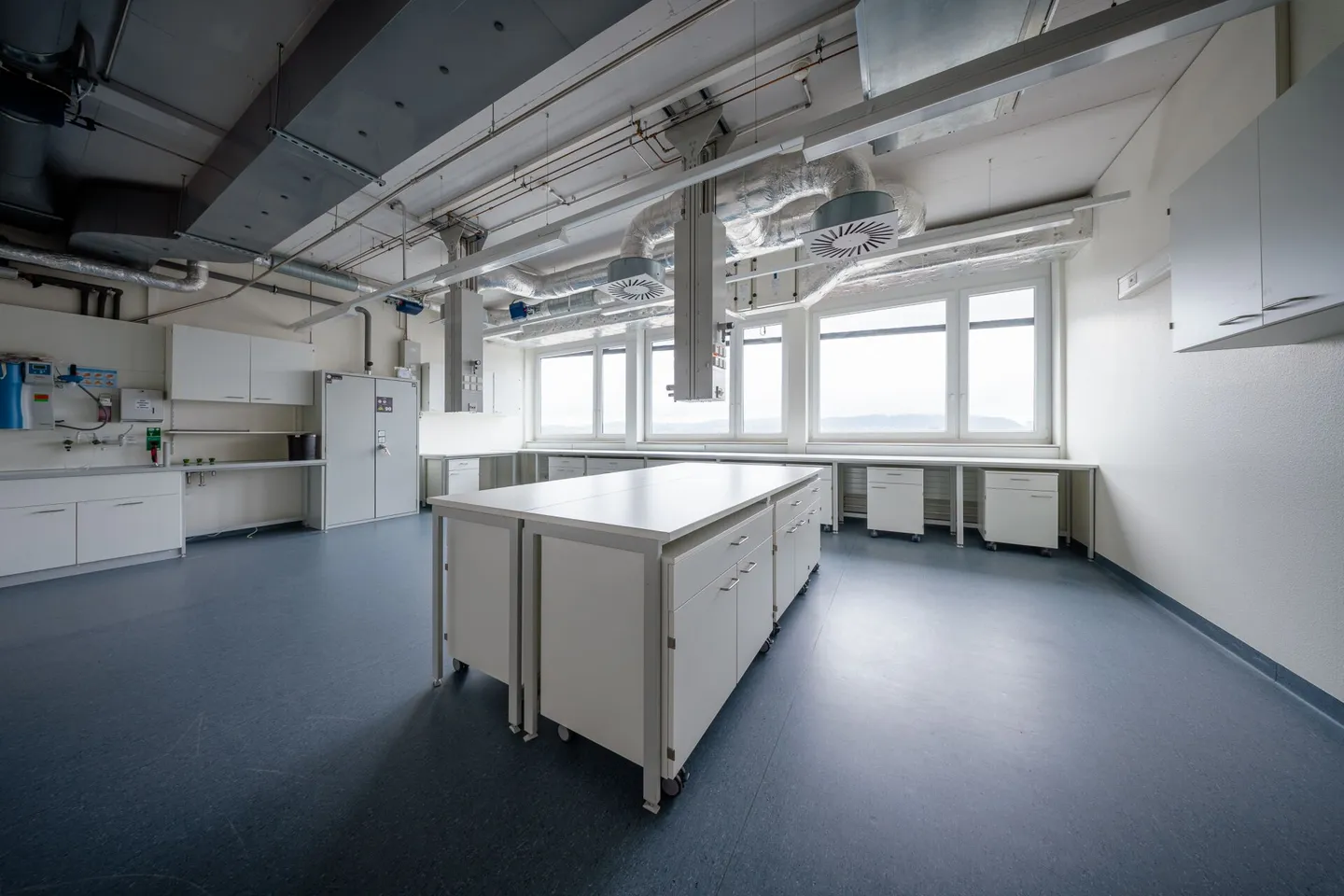 Scopri il futuro della ricerca: spazi di laboratorio all'avanguardia per innovazioni rivoluzionarie. - Foto 6 di 10