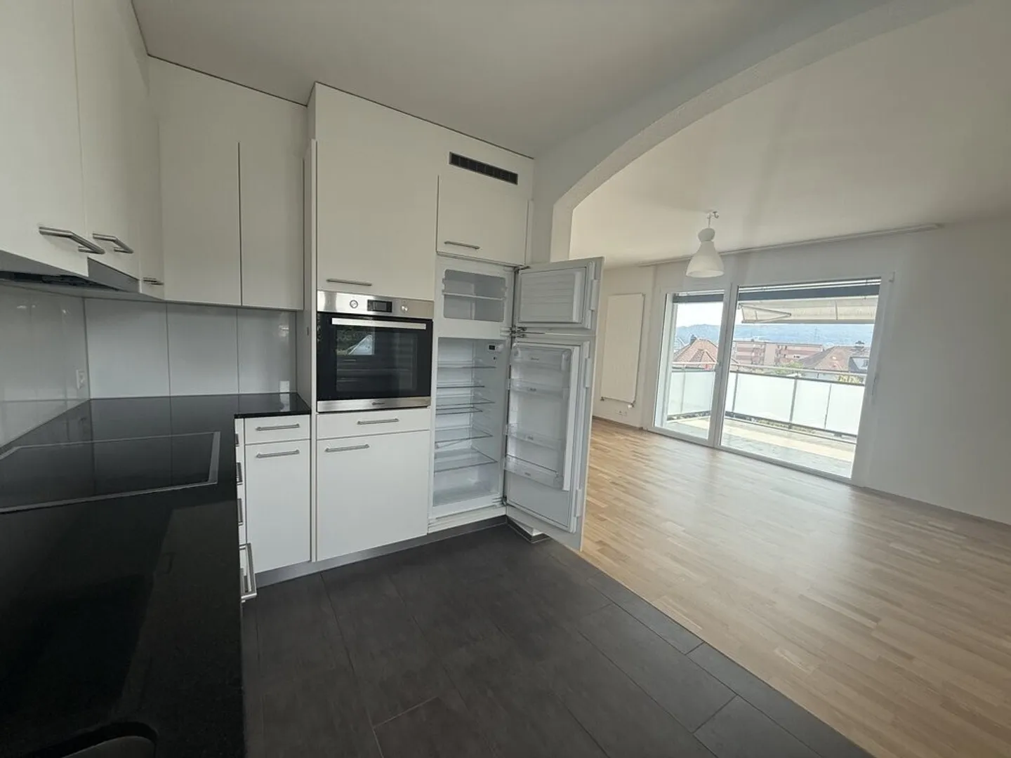 Modernes Apartment mit sonnigem Balkon - Foto 2 von 7