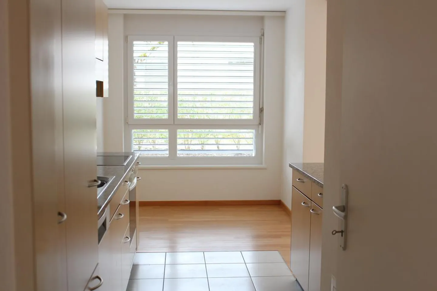 Appartamento 4.5 locali con patio a Küsnacht fiscalmente vantaggioso - Foto 2 di 10