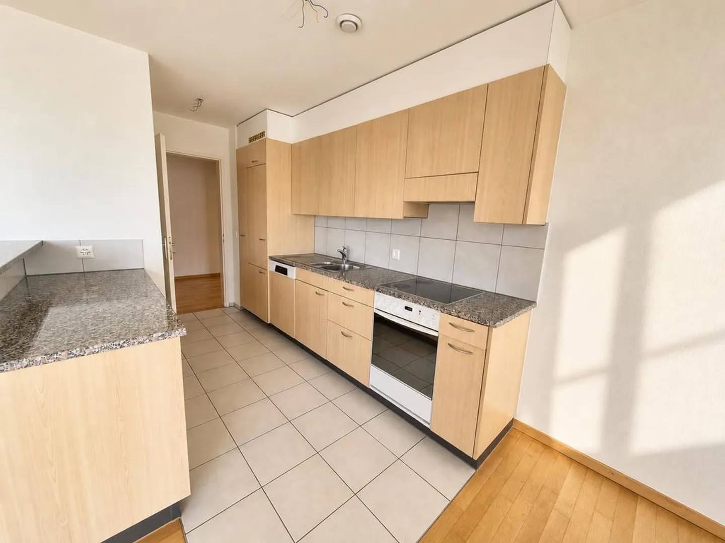 Appartamento 4.5 locali con patio a Küsnacht fiscalmente vantaggioso - Foto 3 di 10