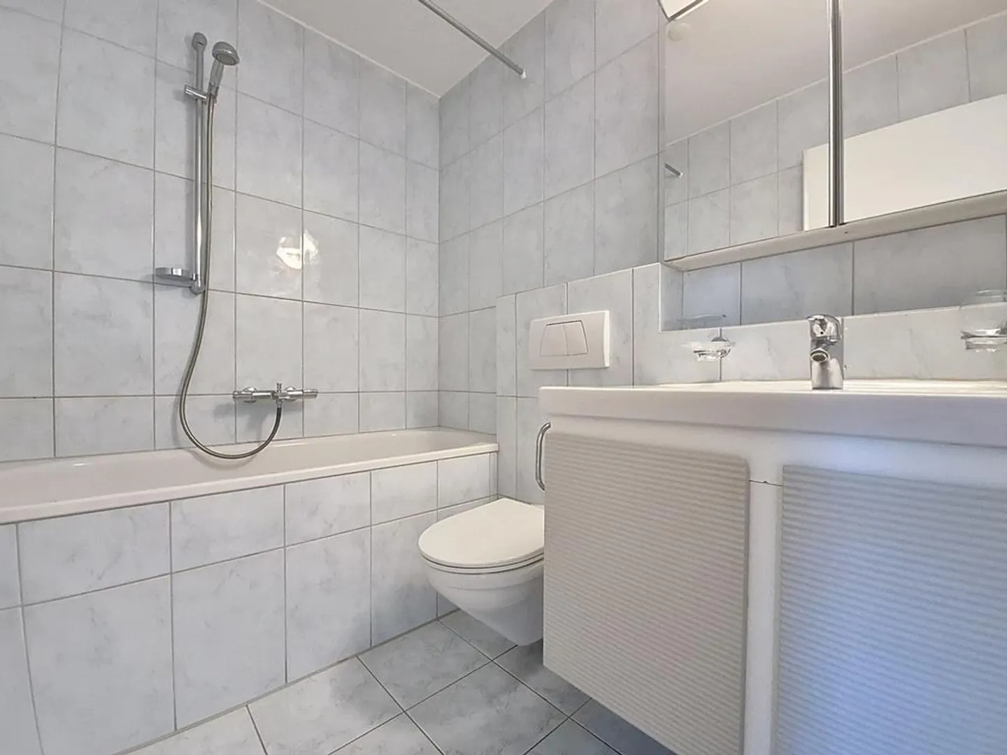 Appartamento 4.5 locali con patio a Küsnacht fiscalmente vantaggioso - Foto 9 di 10