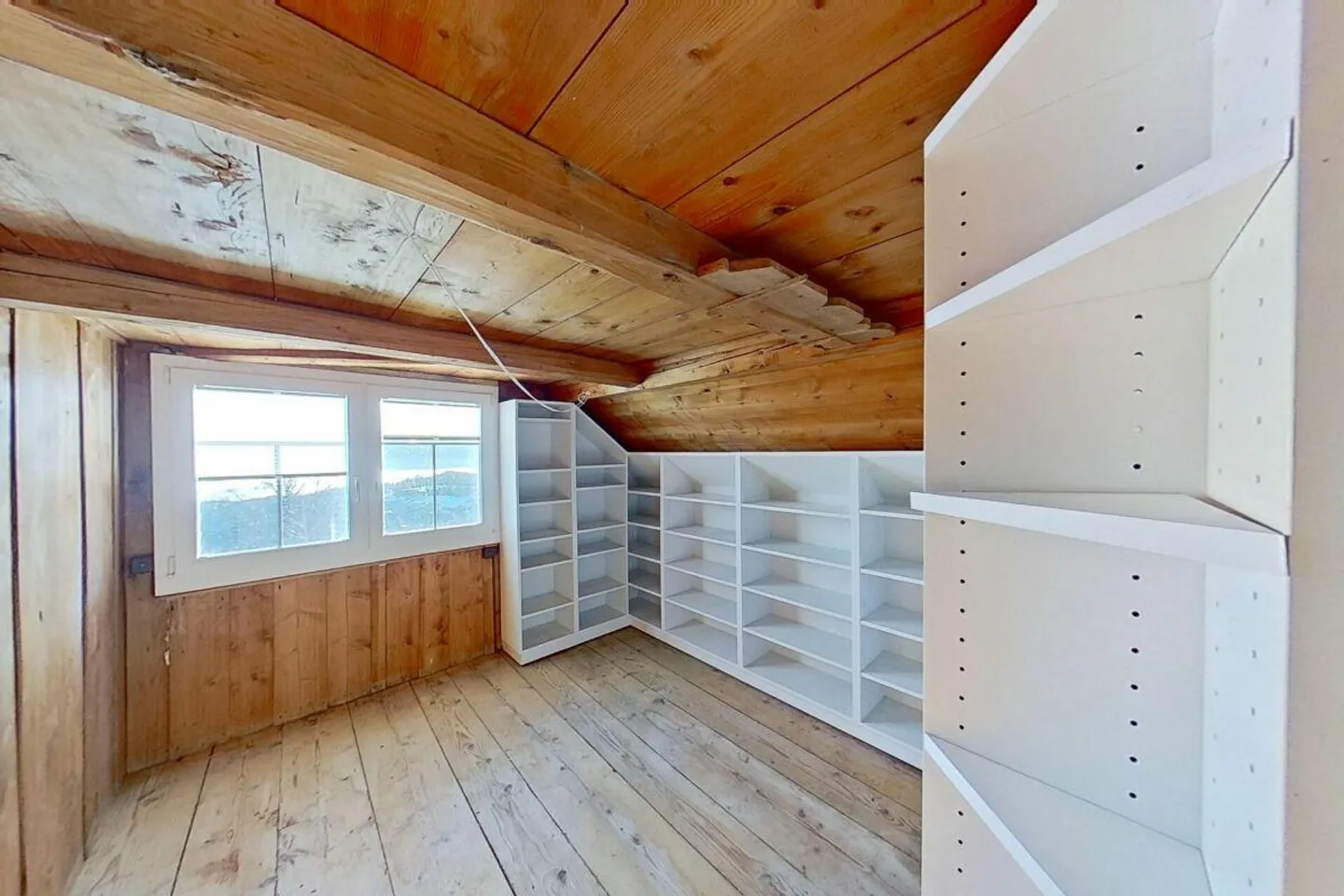 Charmantes Freistehendes Haus mit Aussicht - Foto 9 von 15