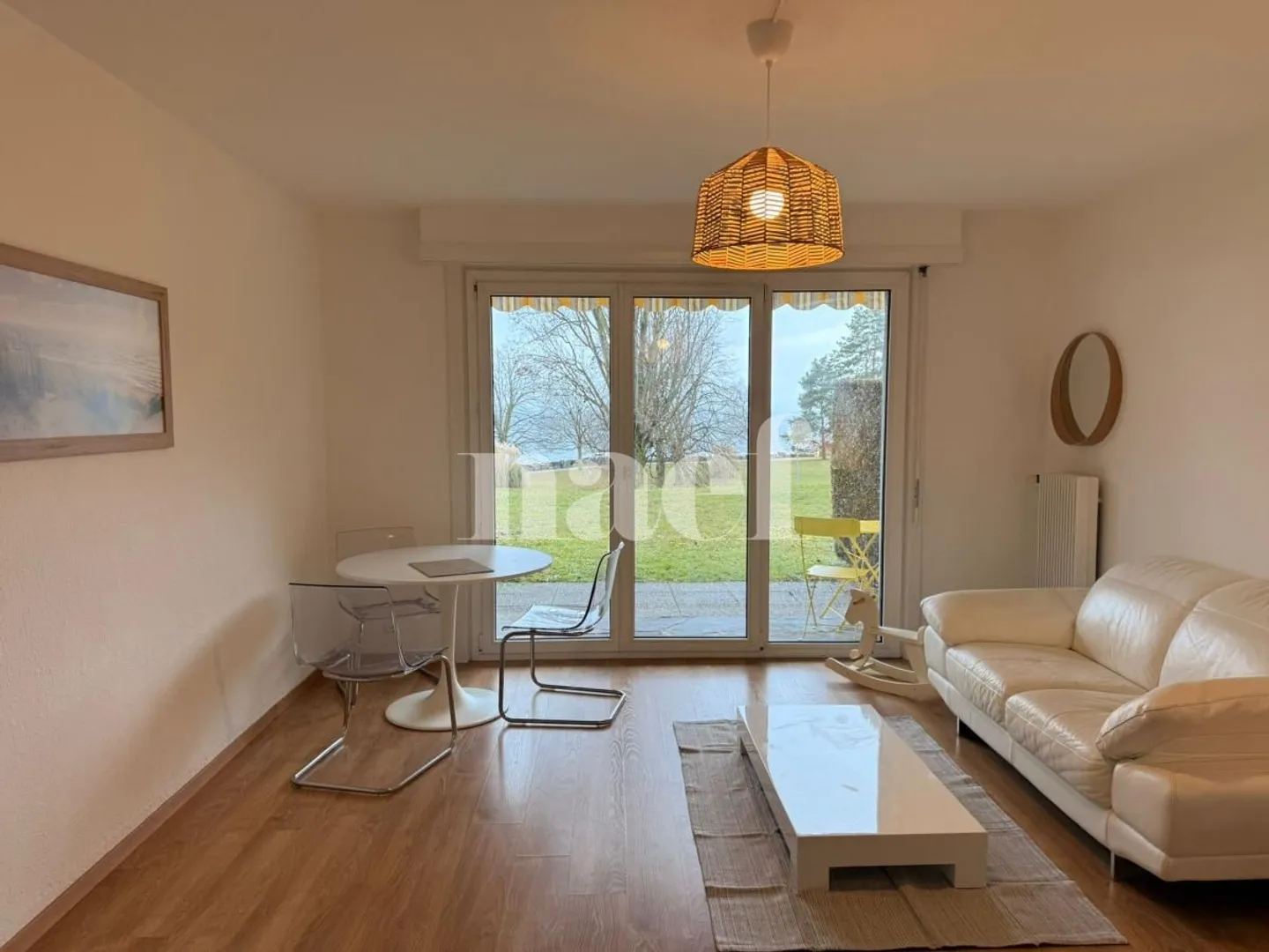 Charmant studio meublé - Photo 2 sur 5