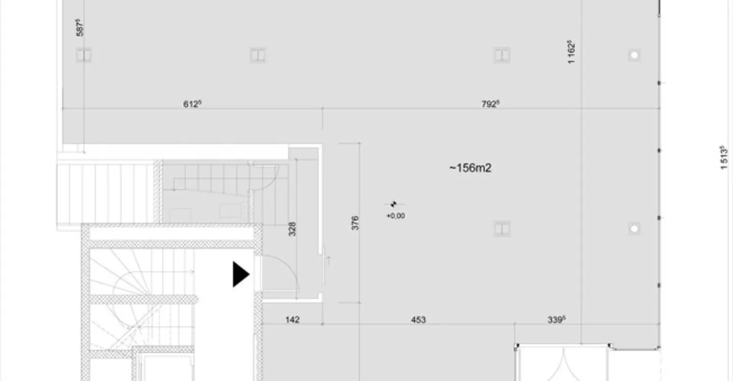 Mixed-use building for rent - Photo 9 of 12